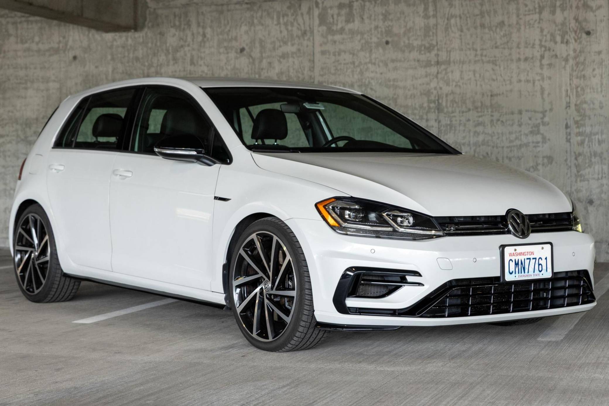 Volkswagen Golf ホワイト 2019 Volkswagen Golf R VIN: WVWVA7AU5KW216102 for Sale - Cars & Bids