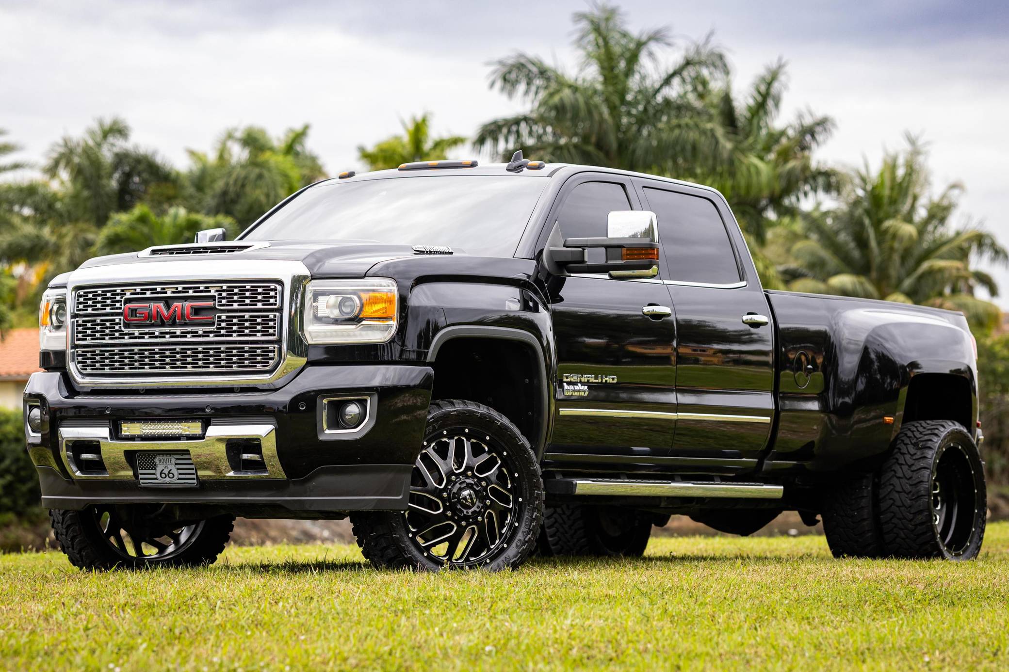 2019 GMC Sierra 3500HD Denali Crew Cab 4x4 VIN: 1GT42WEY9KF247711