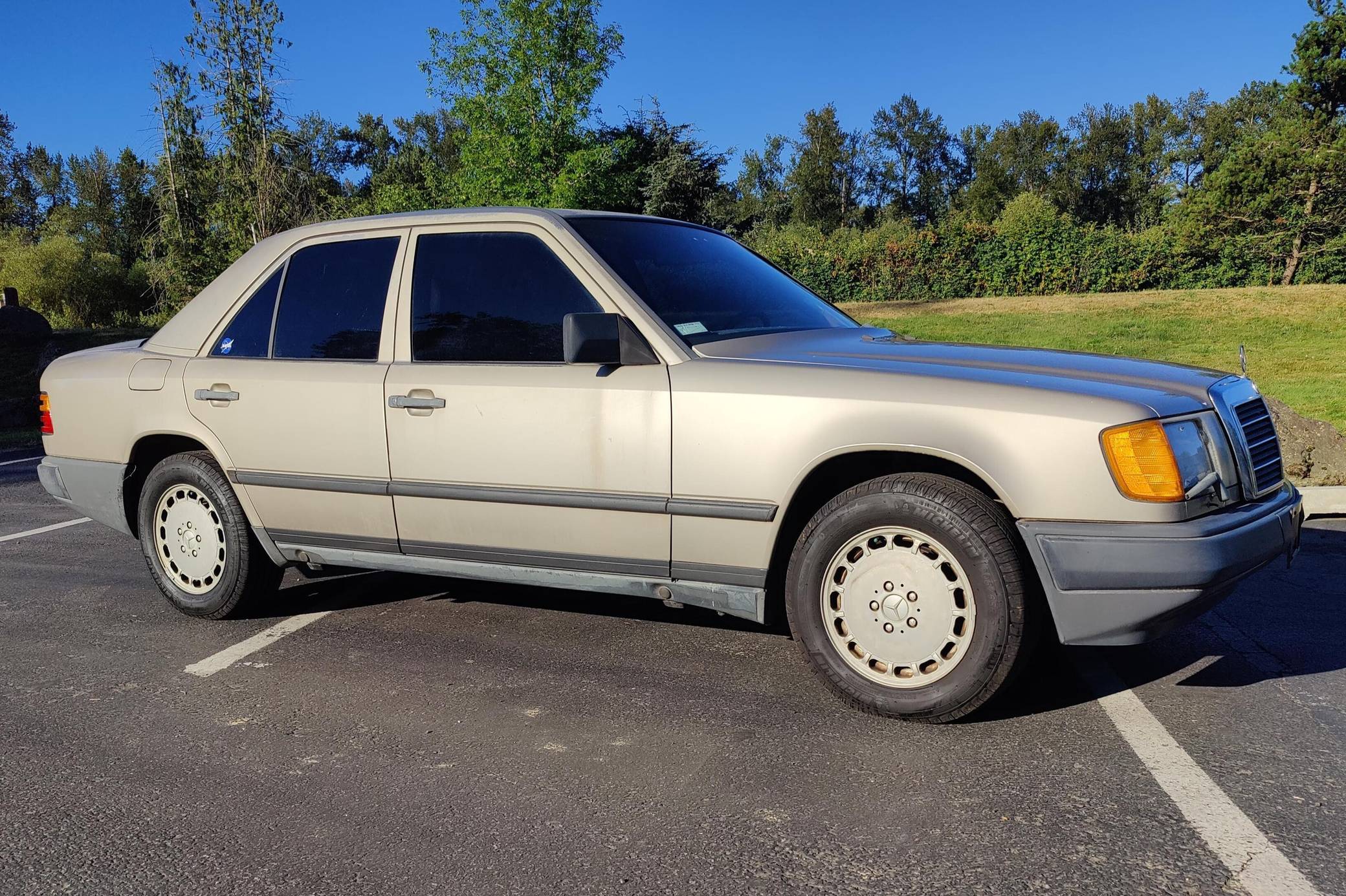 1987 Mercedes-Benz E-Class