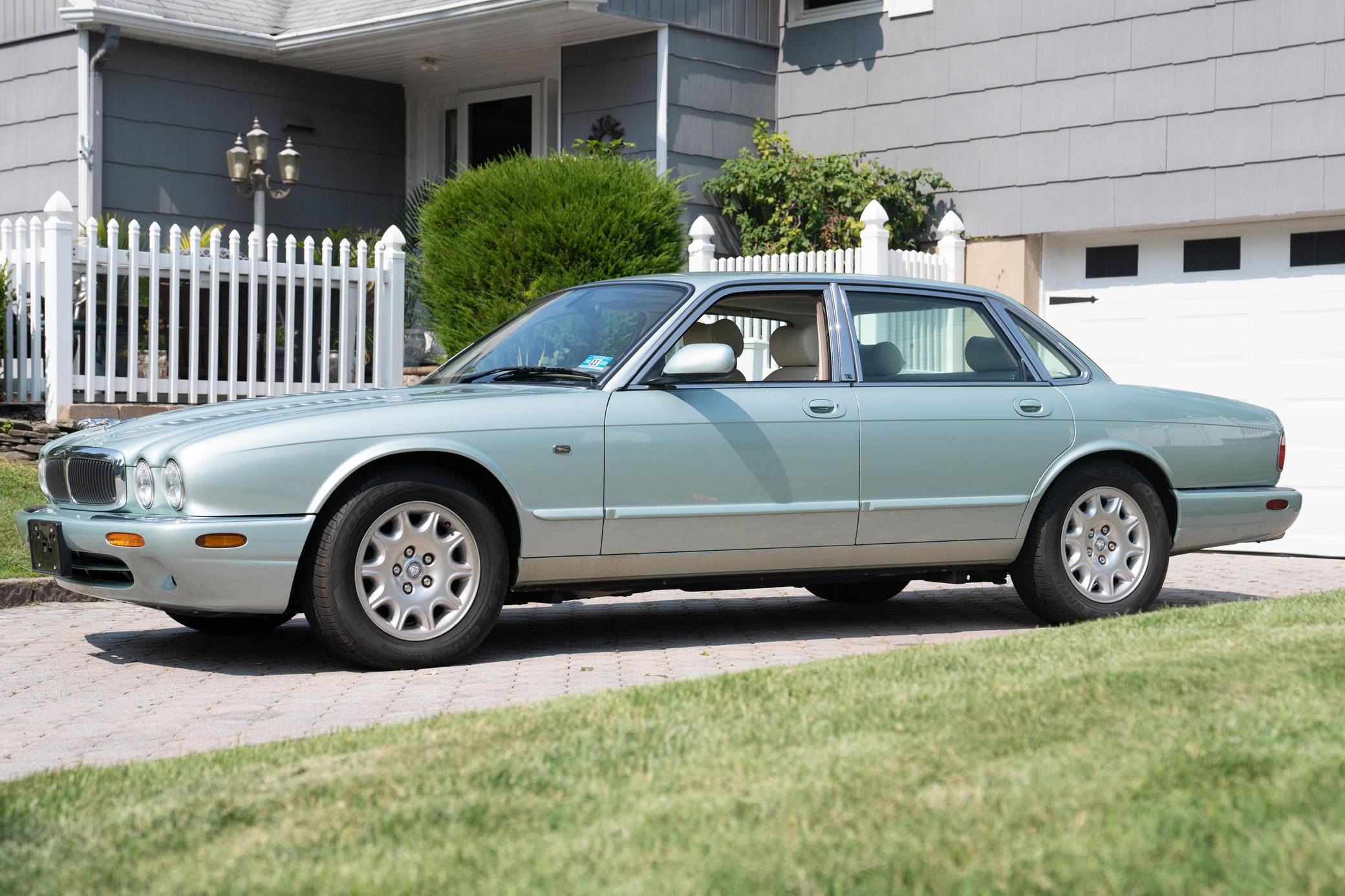 2000 Jaguar XJ8 for Sale - Cars & Bids