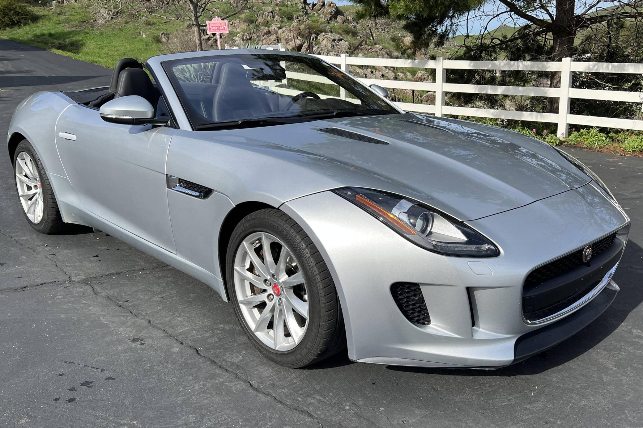 自動車 Jaguar F-Type 1/43 V6 convertible Used-2023-Jaguar-F-TYPE-R-