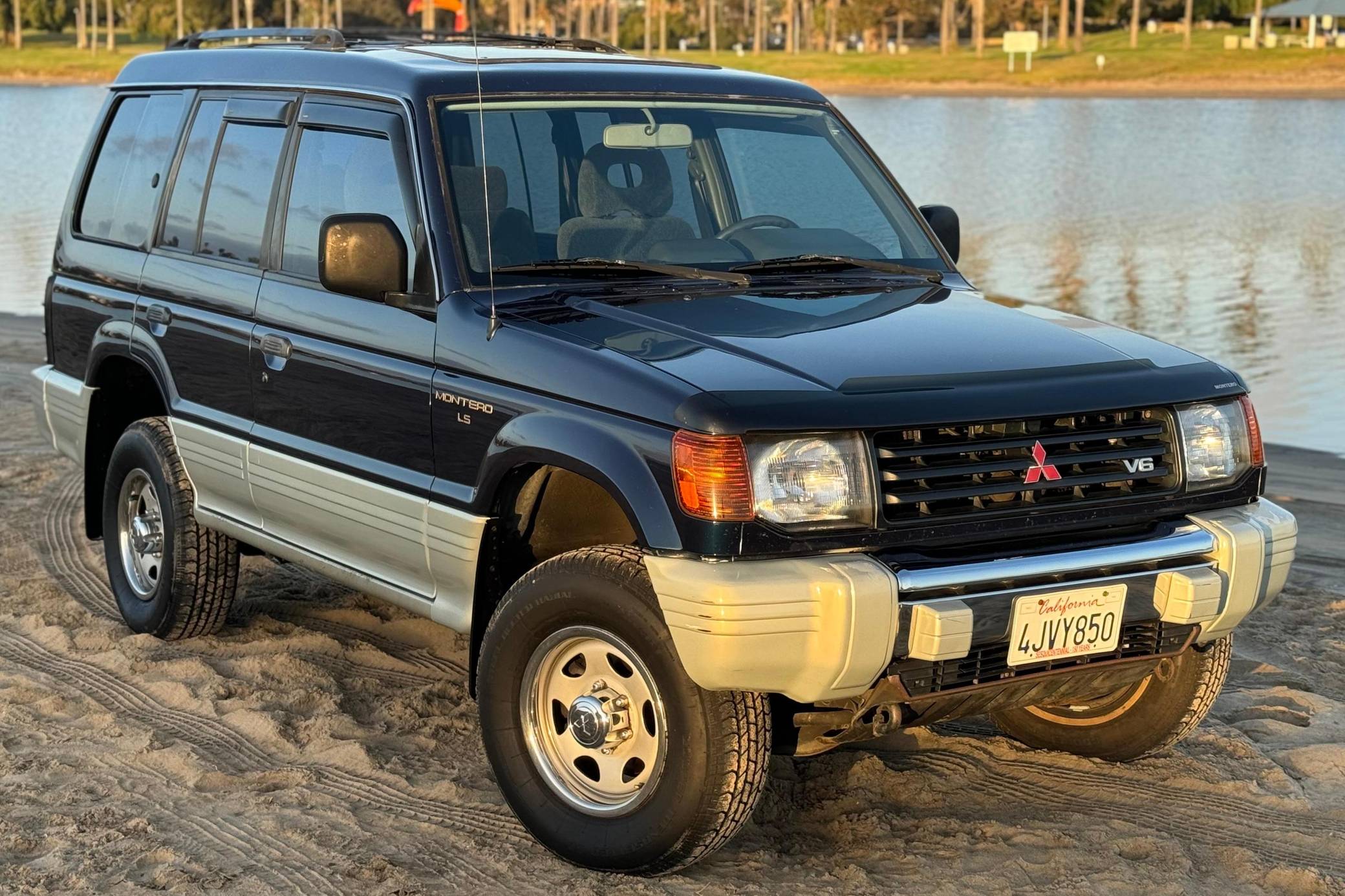 1995 Mitsubishi Montero LS