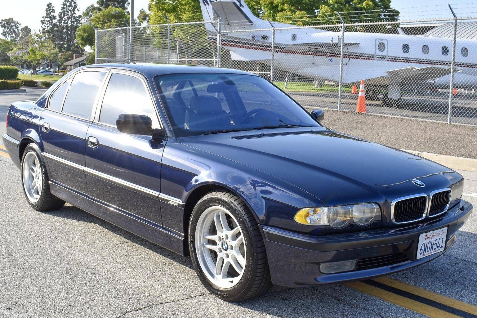 Today I reviewed the best sedan ever made - 2001 BMW E38 740i 