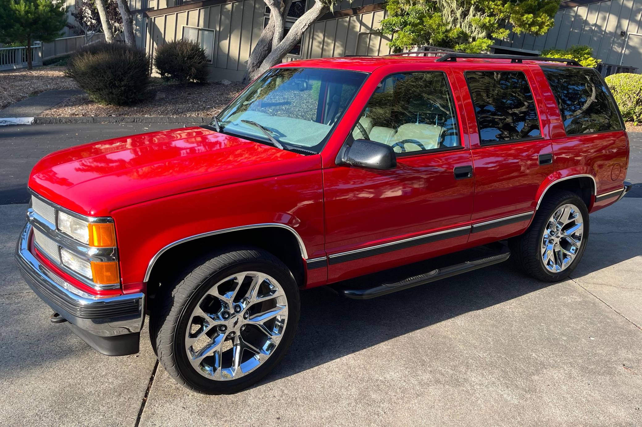 1999 Chevrolet Tahoe LT 4×4 VIN: 1GNEK13R1XJ575333 for Sale - Cars & Bids