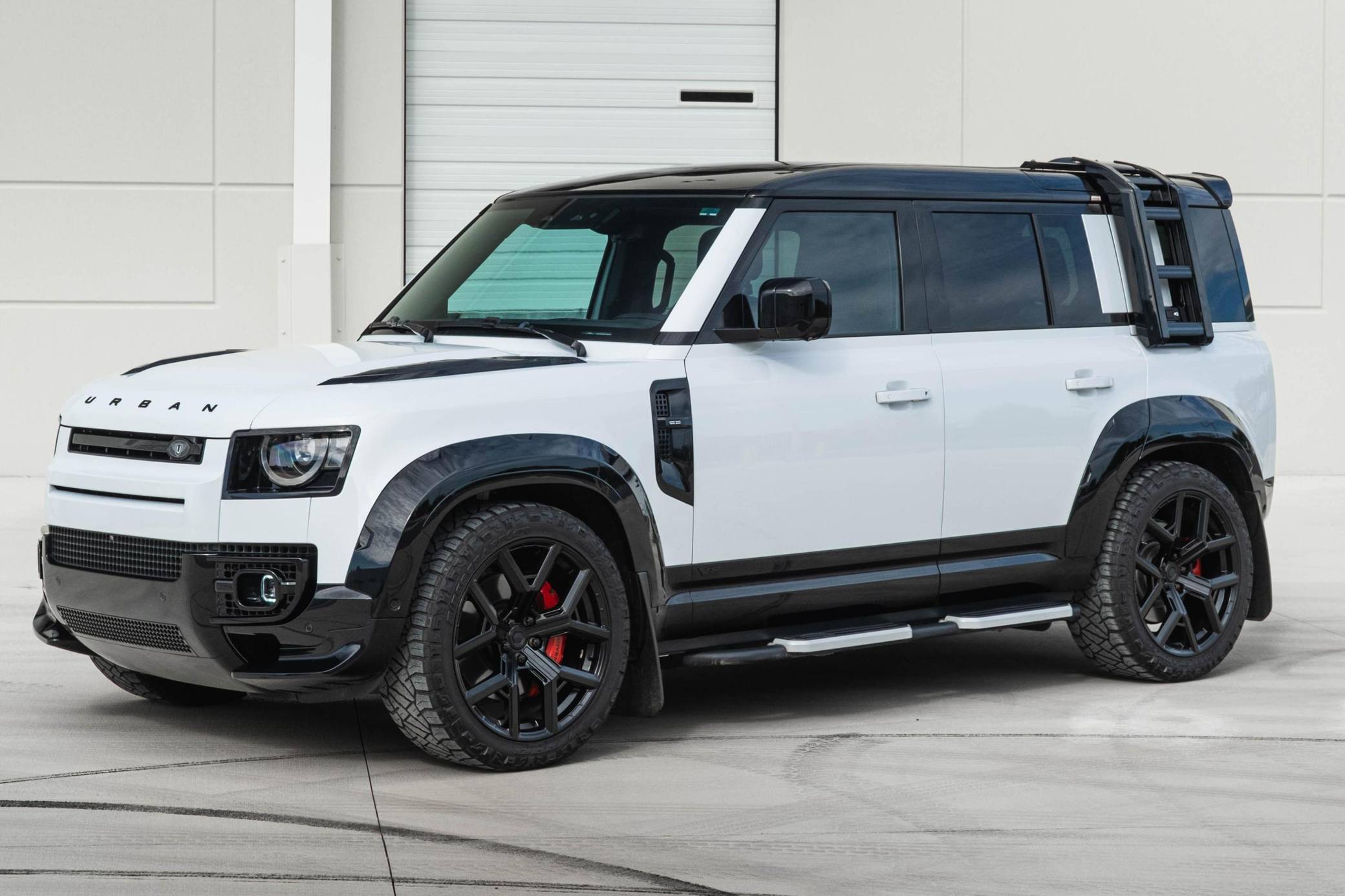 2023 Land Rover Defender 110 V8 Refined