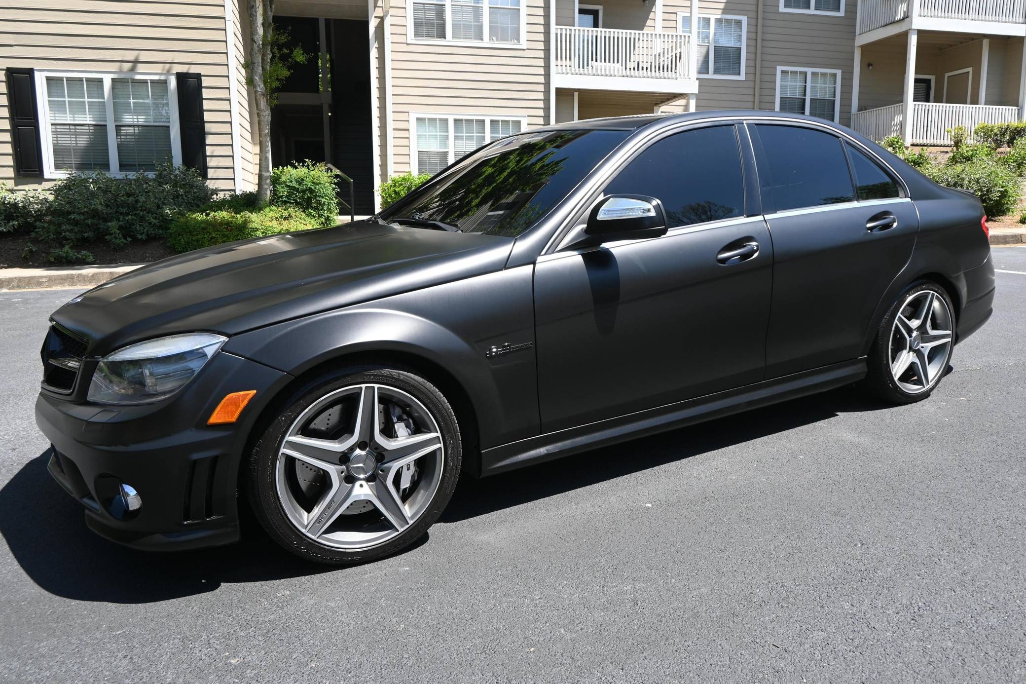 ［AMG出品】Mercedes-Benz カタログ 未使用 黒 2009 Mercedes-Benz C63 AMG Sedan VIN: WDDGF77X19F330299 for Sale