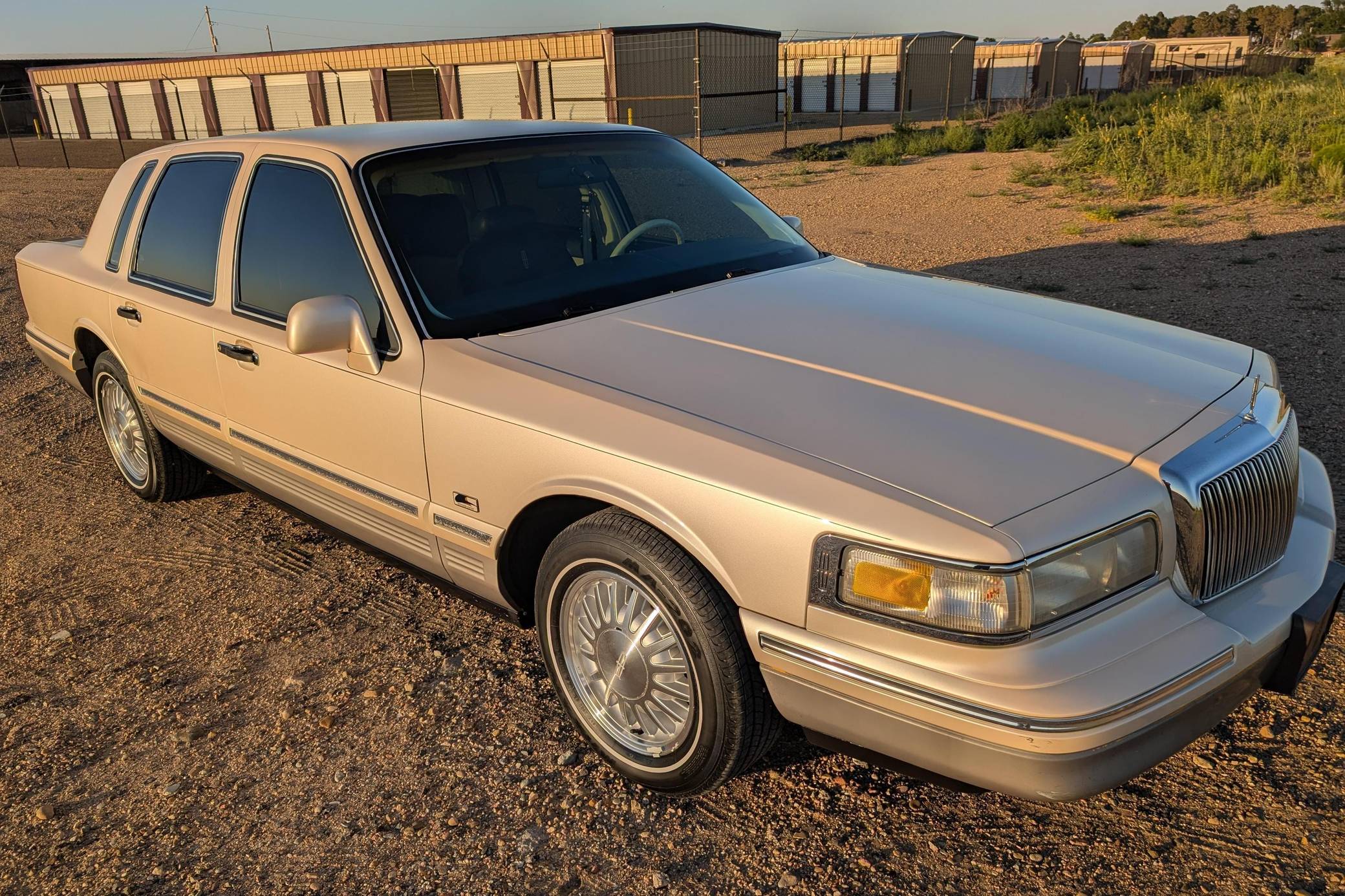 1995 Lincoln Town Car Signature Spinnaker Edition VIN