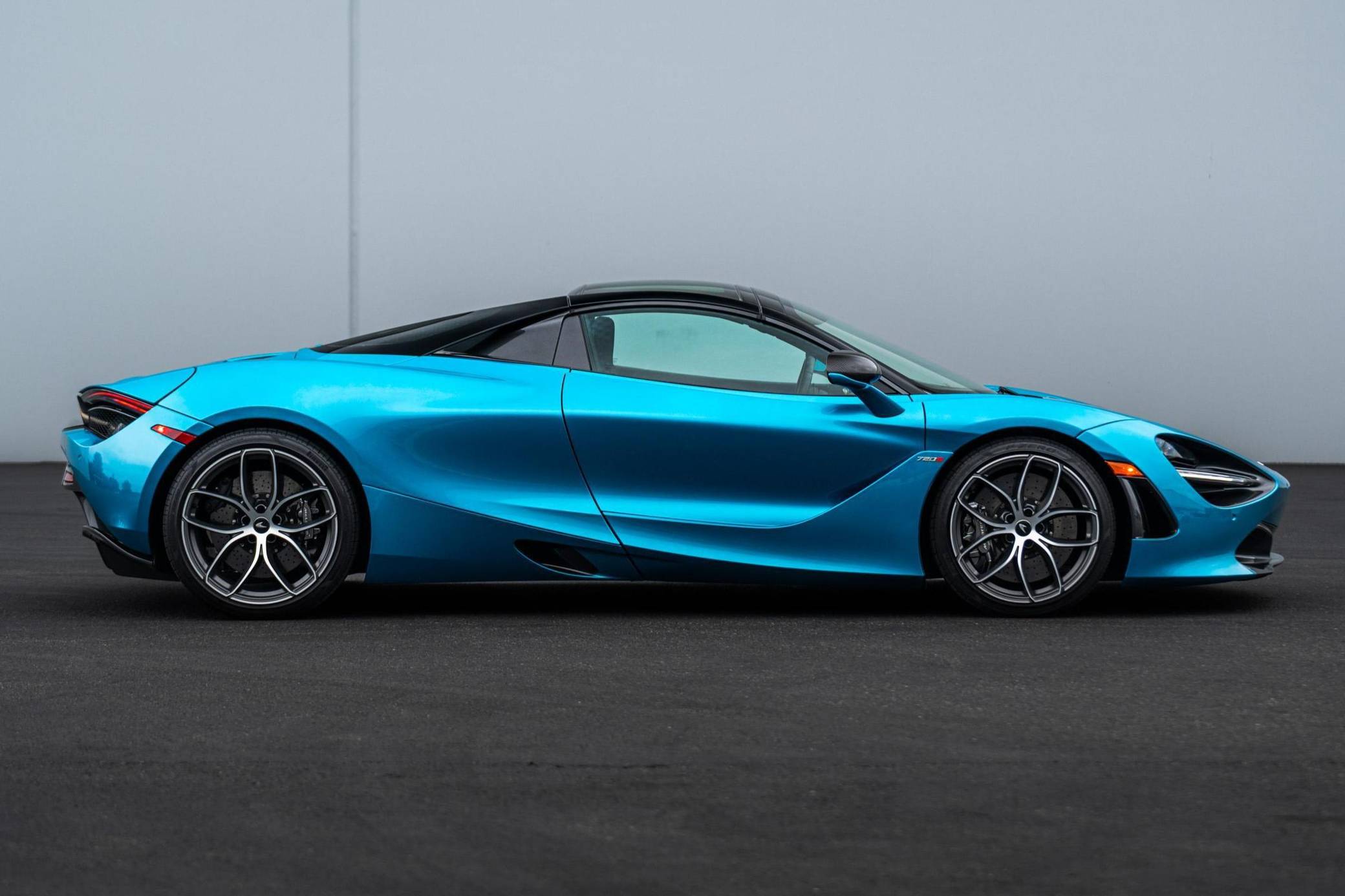2020 McLaren 720S Spider — view 3