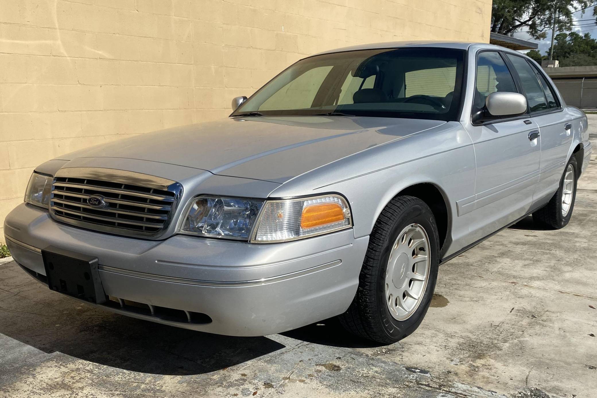 2002 Ford Crown Victoria LX