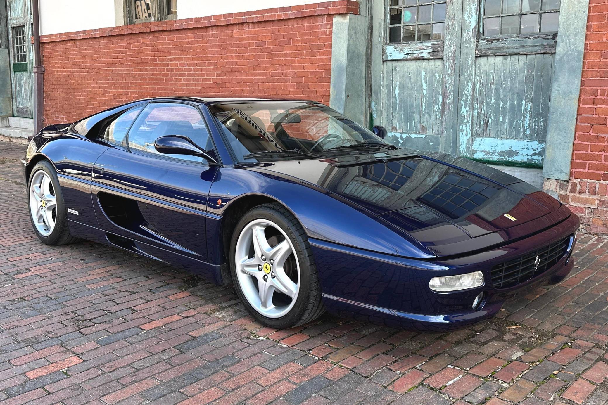 バービー　フェラーリ　F355GTS 画像・写真 | 最新レストモッド フェラーリF355 GTS、レトロ