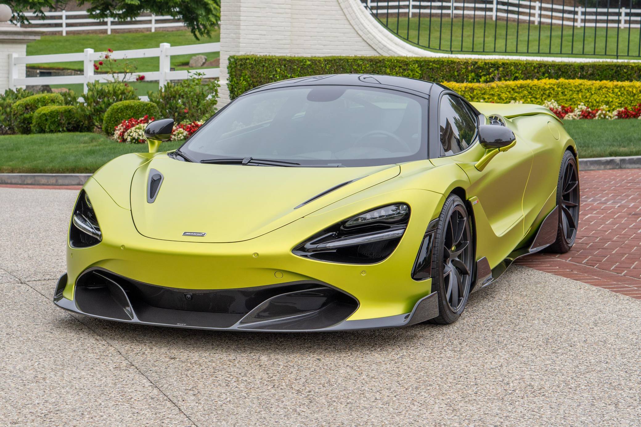 2022 McLaren 720S Performance photo 11