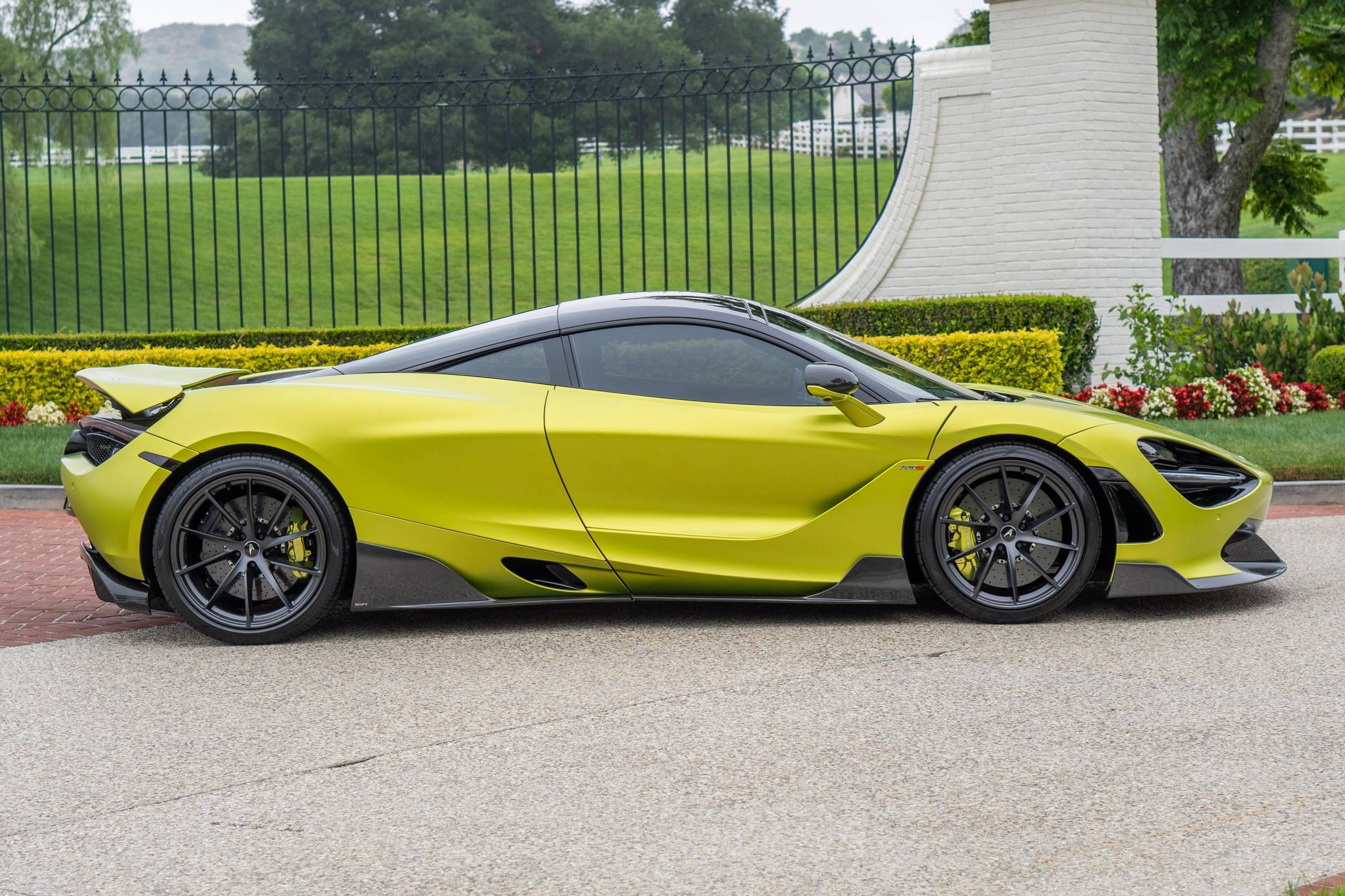 2022 McLaren 720S Performance photo 14