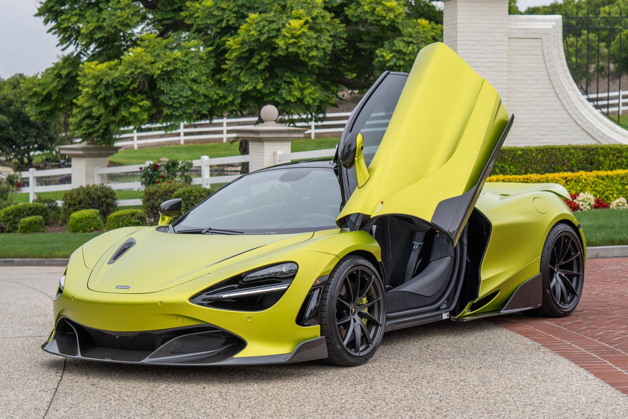 2022 McLaren 720S Performance photo 12