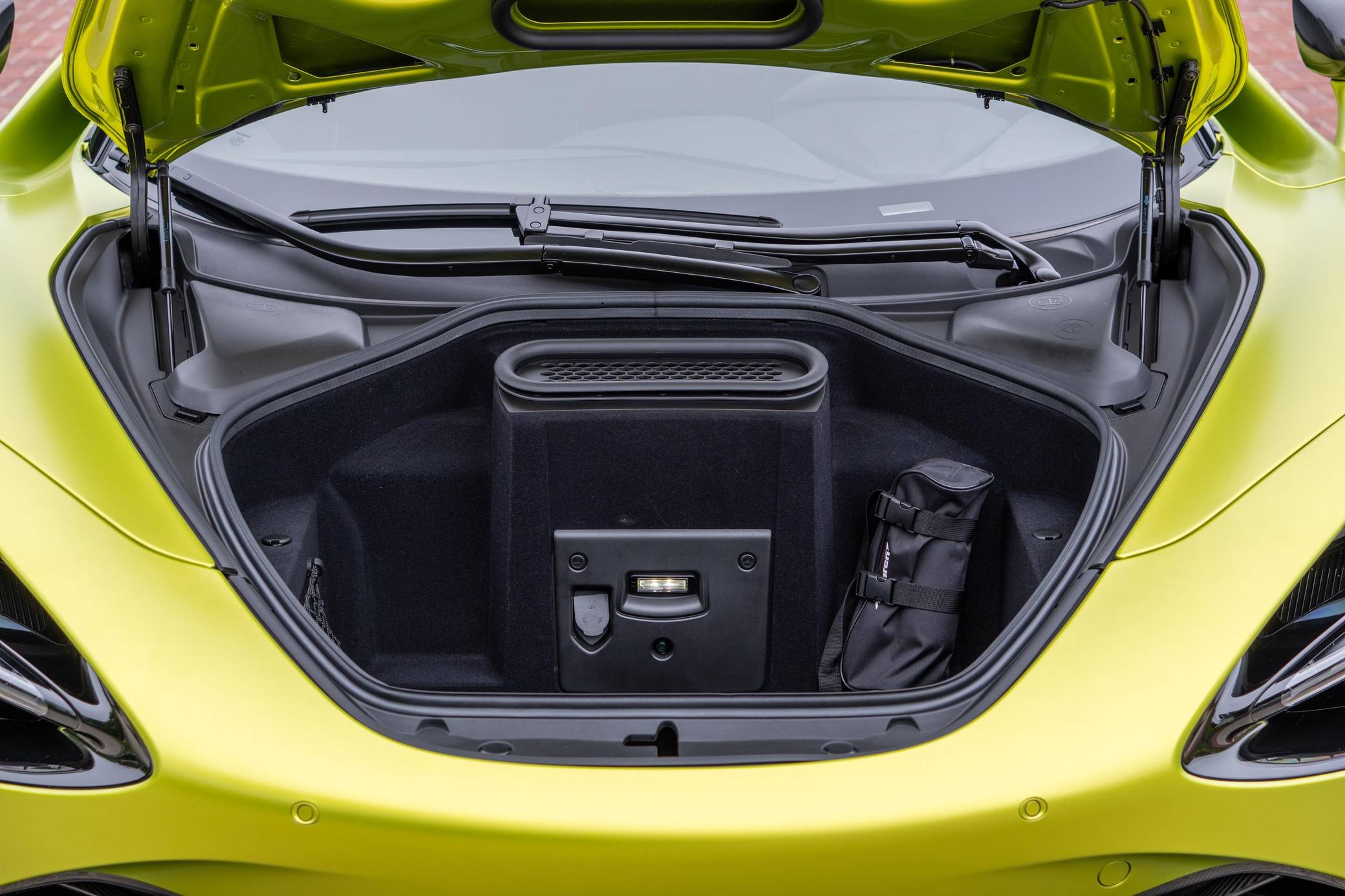 2022 McLaren 720S Performance photo 62