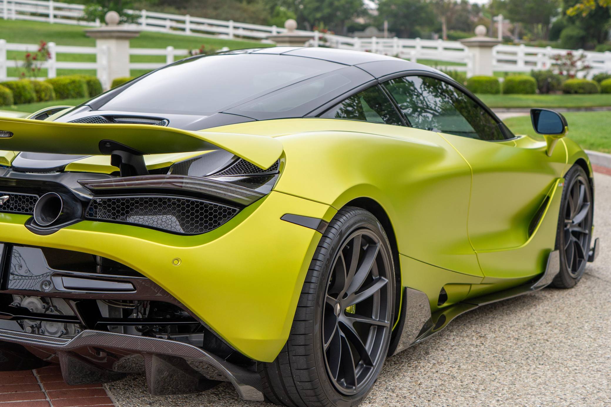 2022 McLaren 720S Performance photo 36