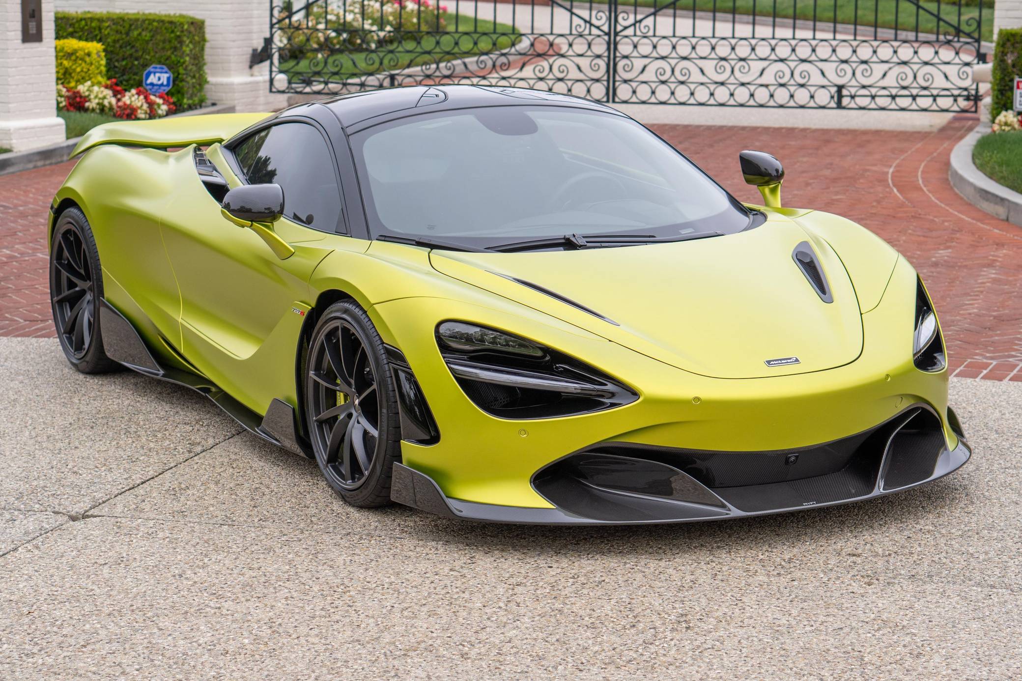2022 McLaren 720S Performance photo 16