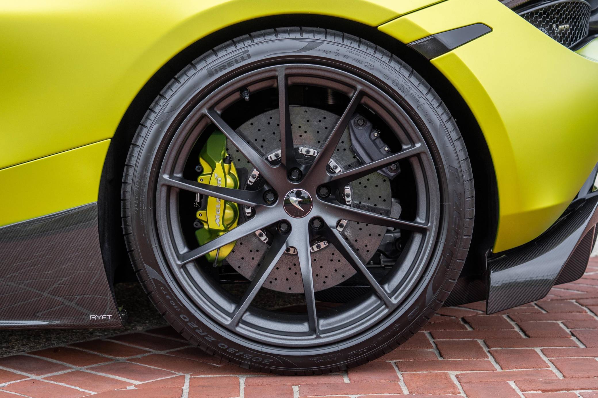 2022 McLaren 720S Performance photo 41