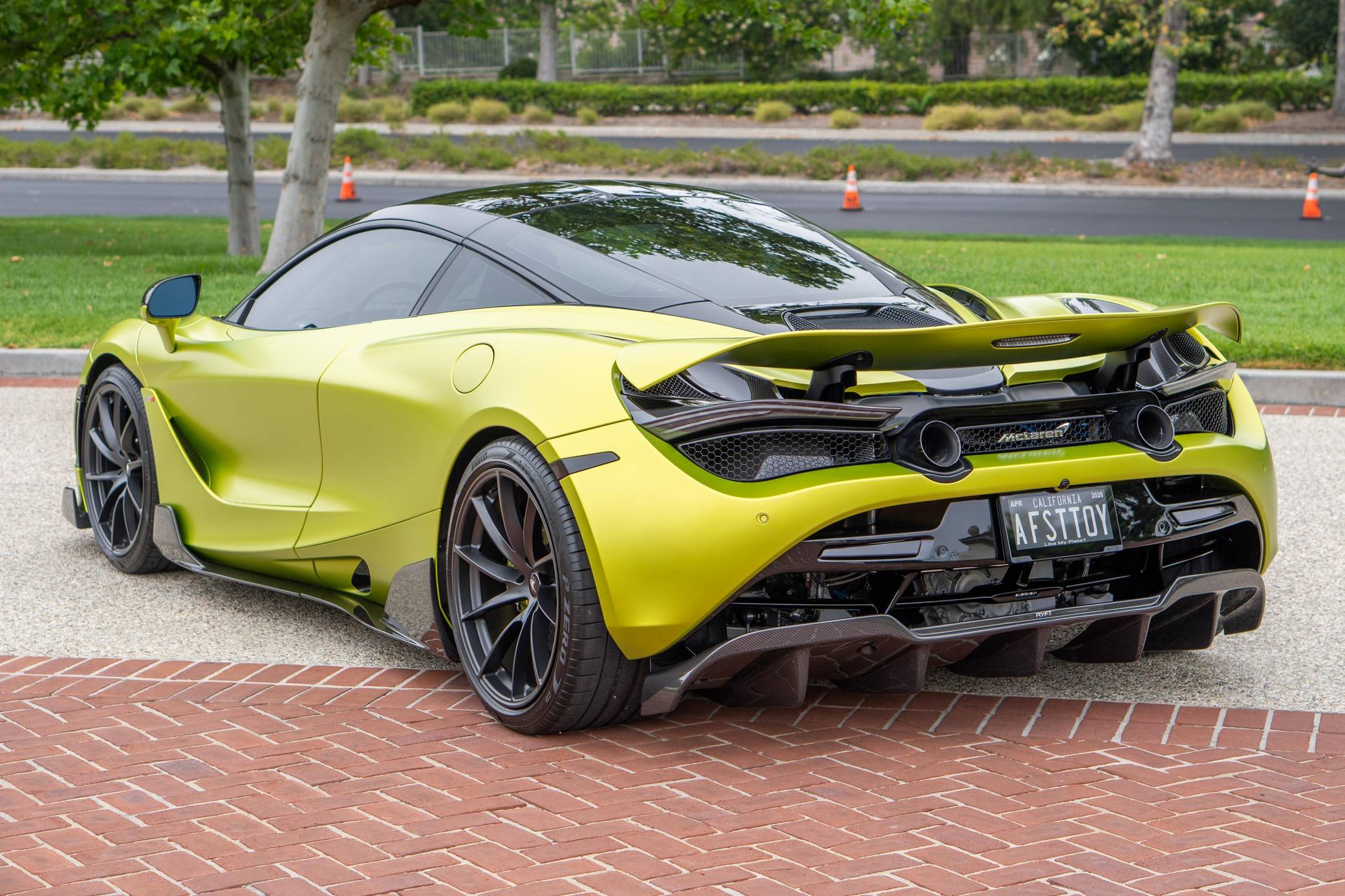 2022 McLaren 720S Performance photo 13