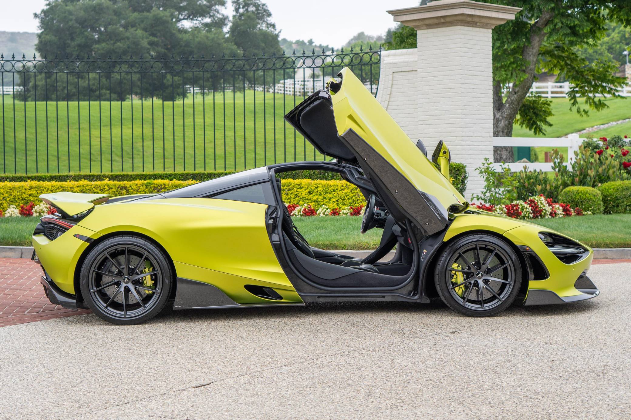 2022 McLaren 720S Performance photo 15