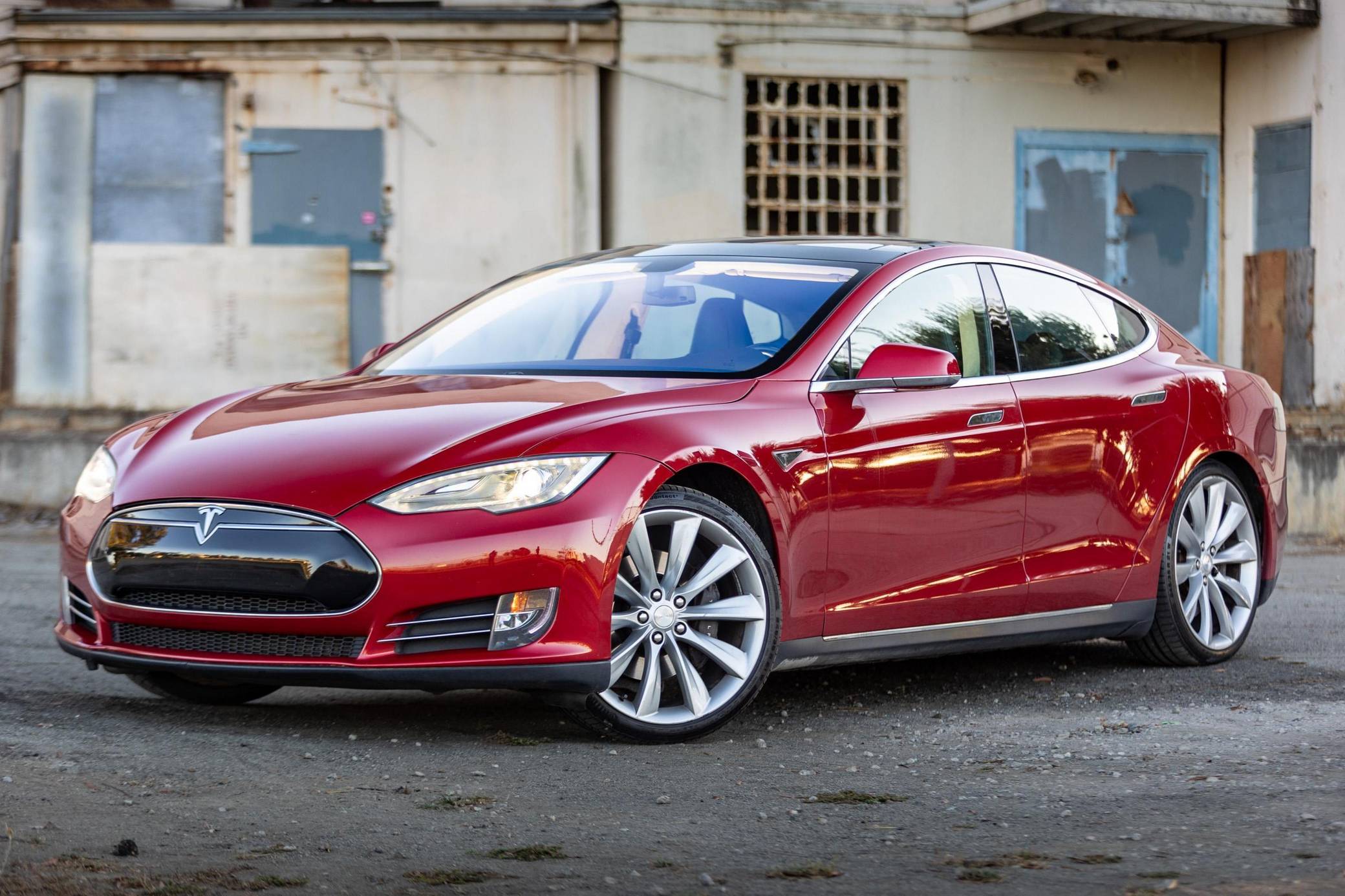 2013 Tesla Model S P90+