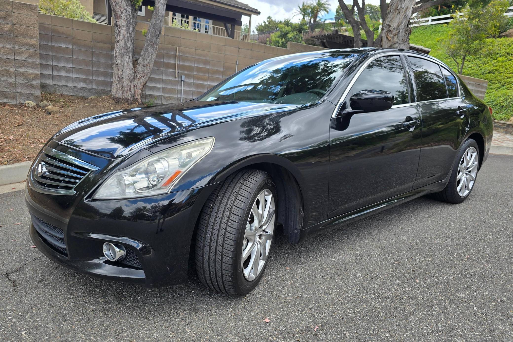 2011 Infiniti G37