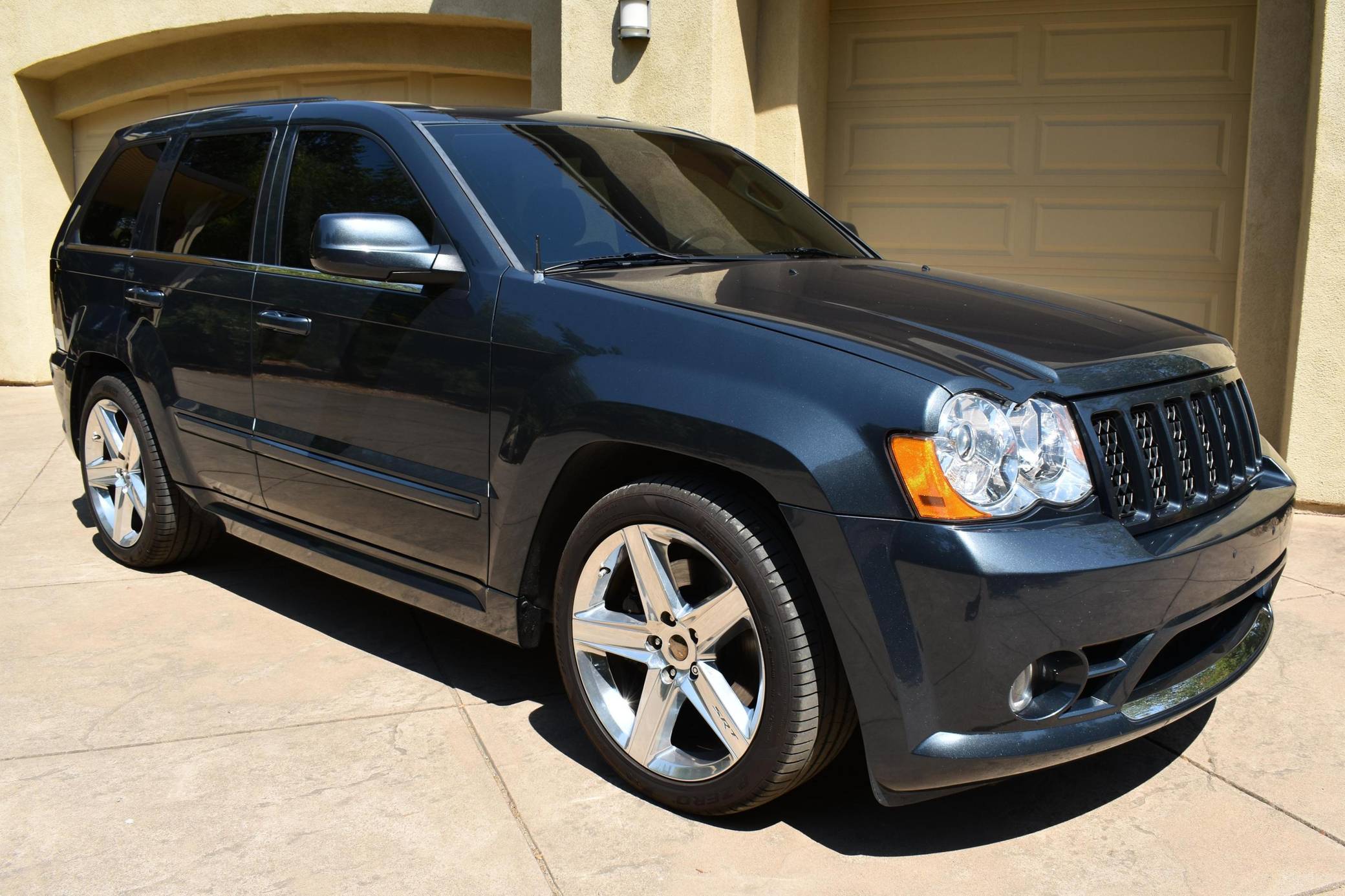 2007 Jeep SRT8 hot 4 SUV, also modified Stock Photo - Alamy, image size:2080x1386