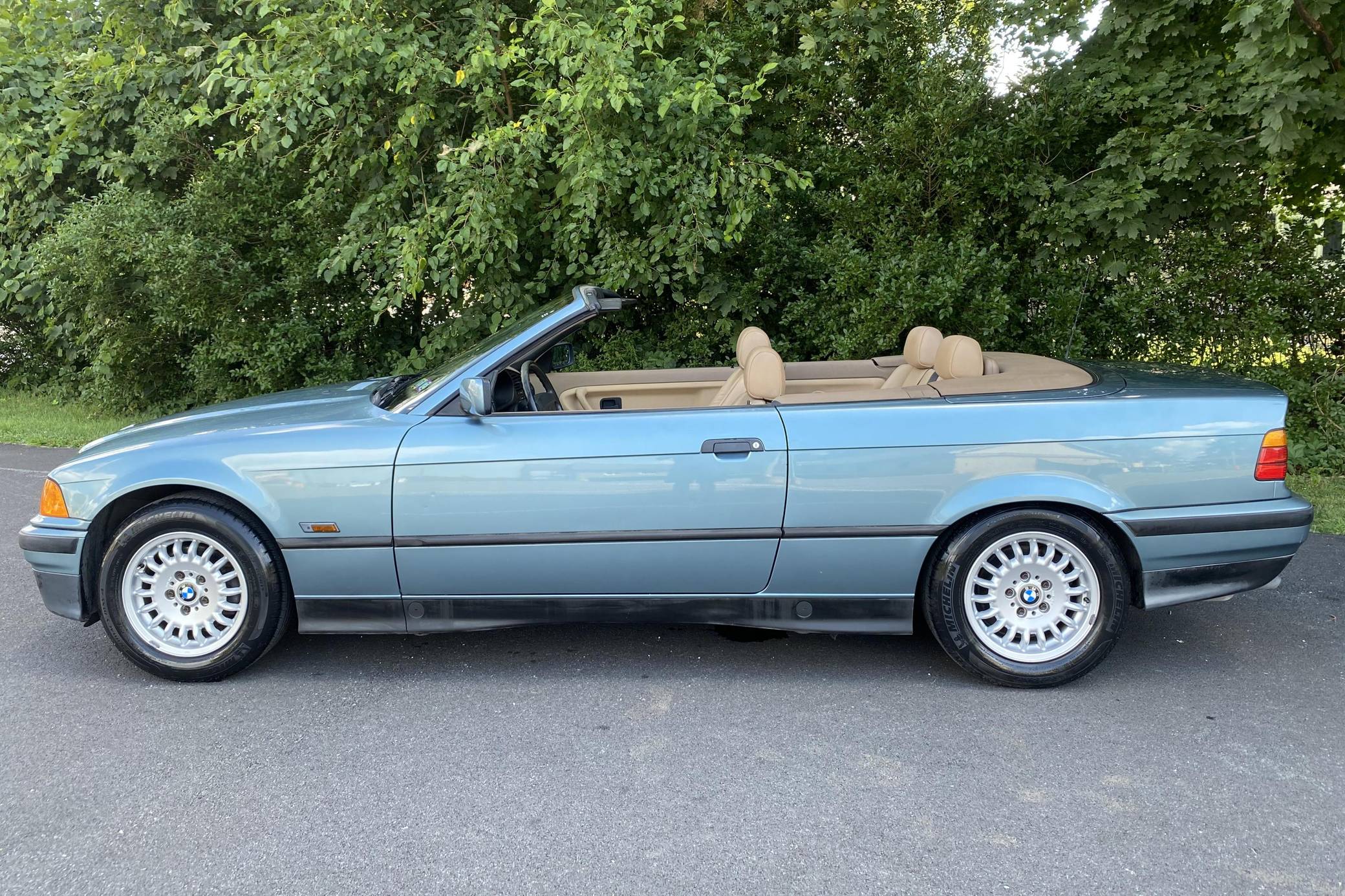 1994 BMW 325i Convertible