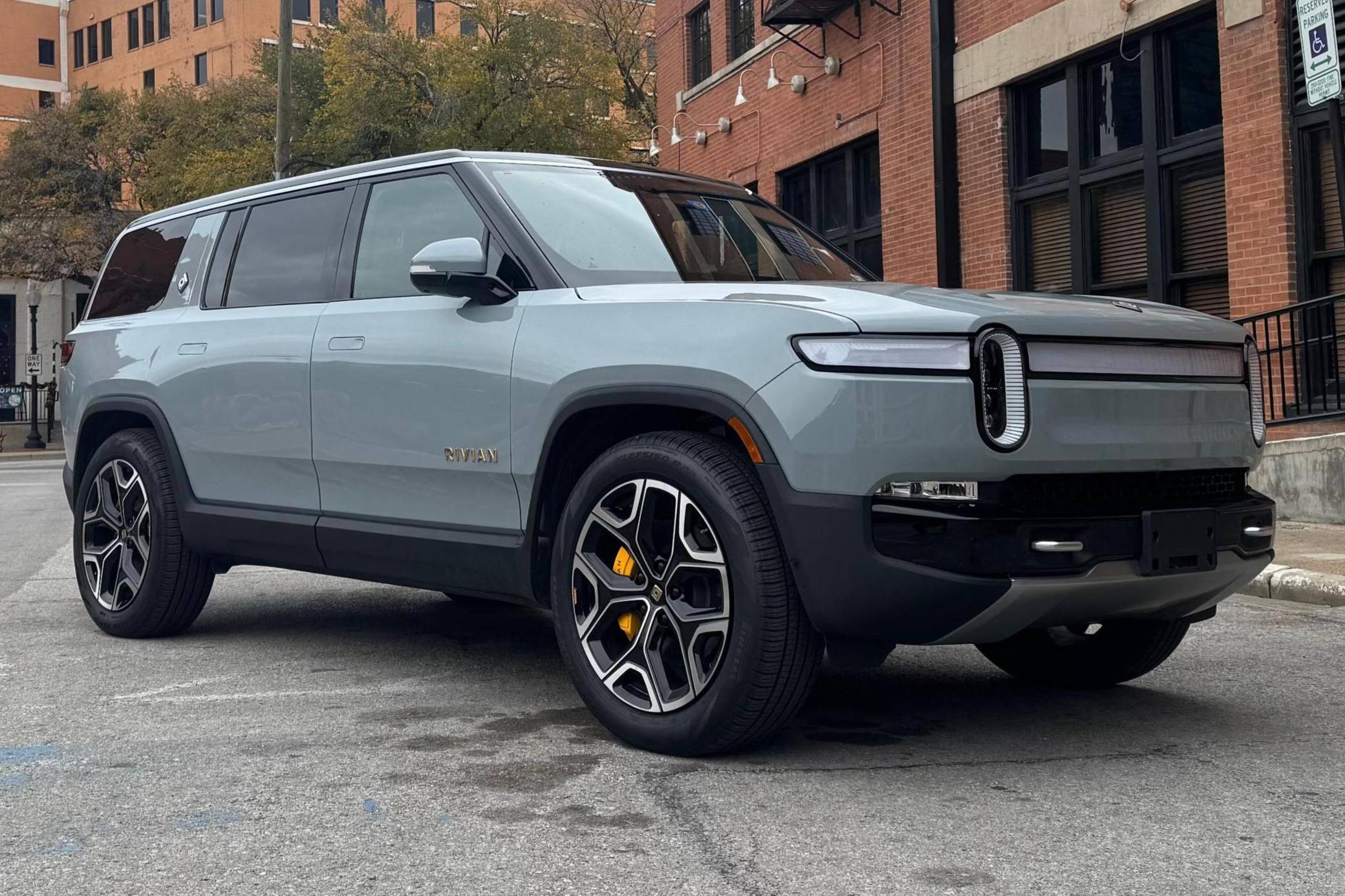 2022 Rivian R1S Launch Edition