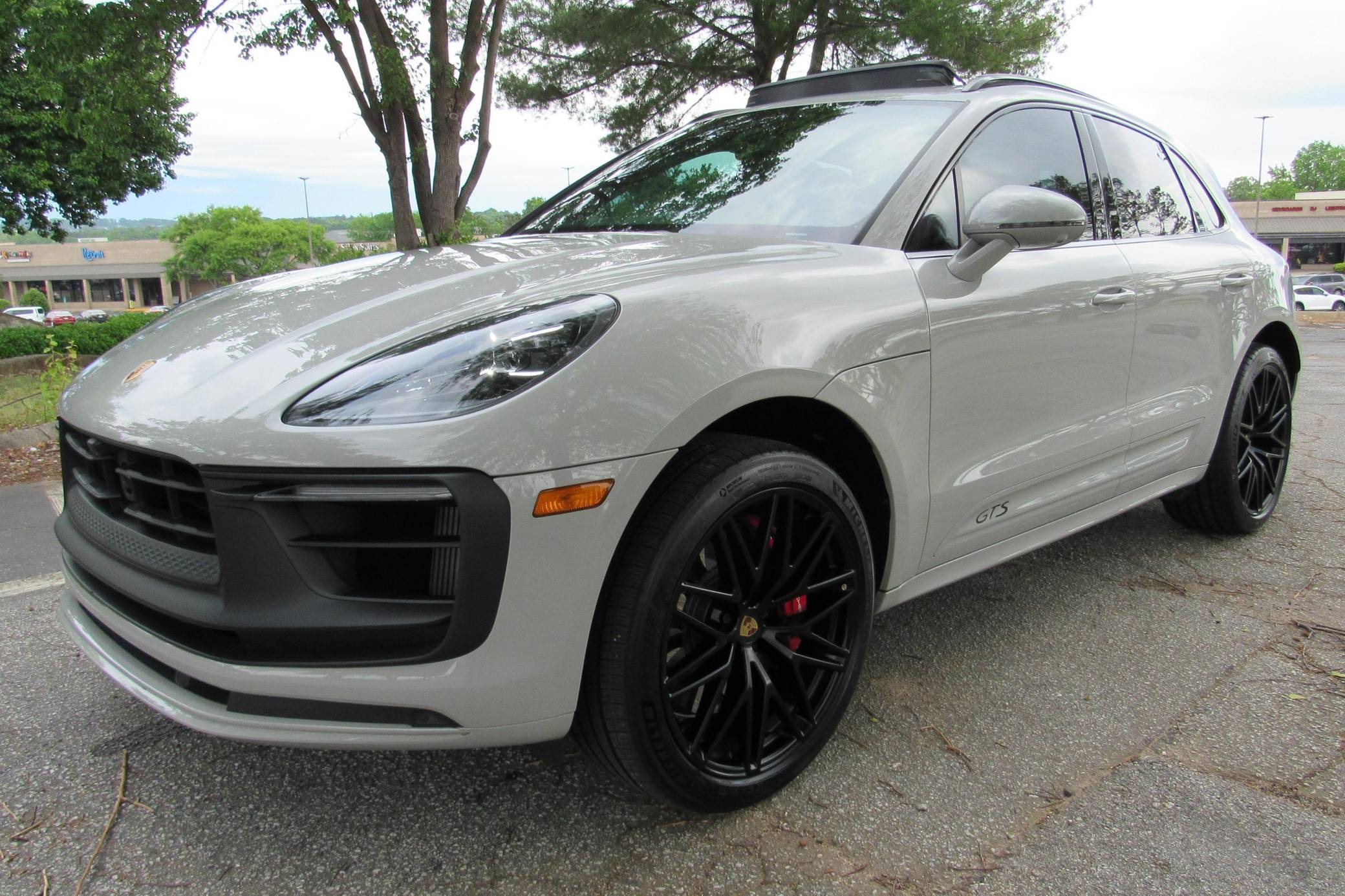 2022 Porsche Macan GTS VIN: WP1AF2A5XNLB32096 for Sale - Cars & Bids
