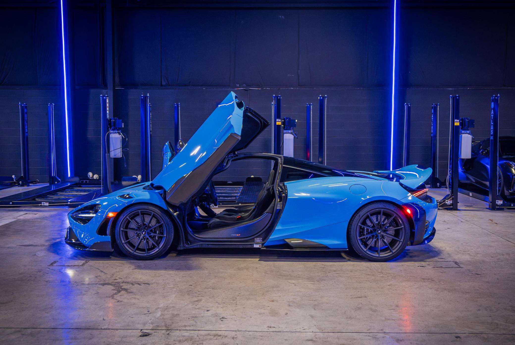 2021 McLaren 765LT Coupe photo 25