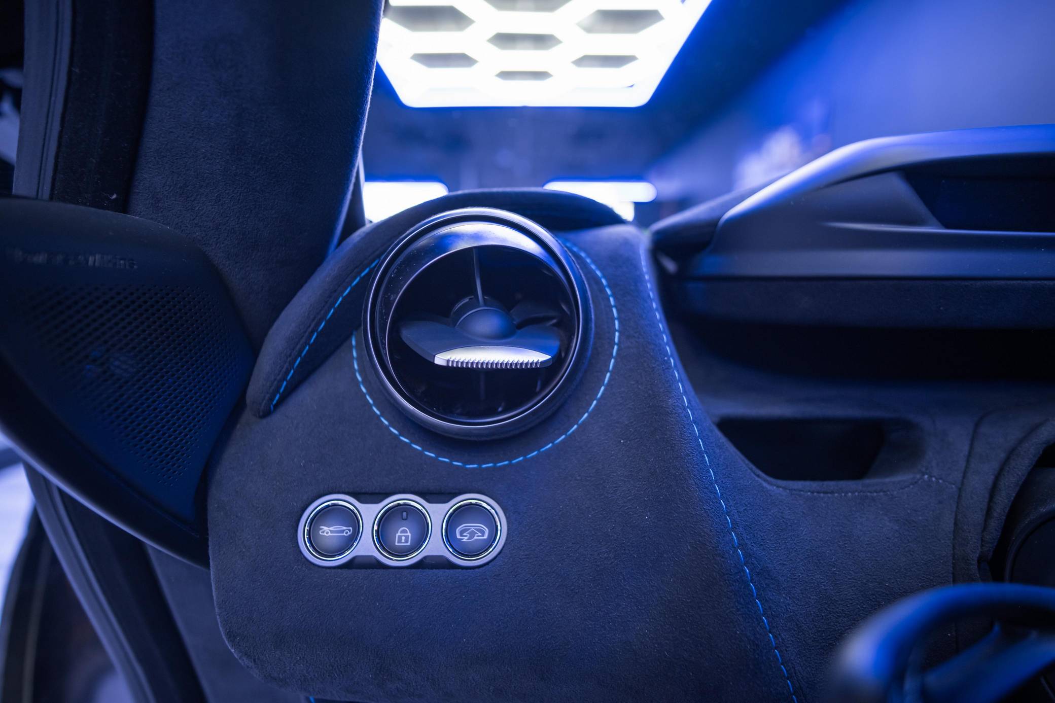 2021 McLaren 765LT Coupe photo 102