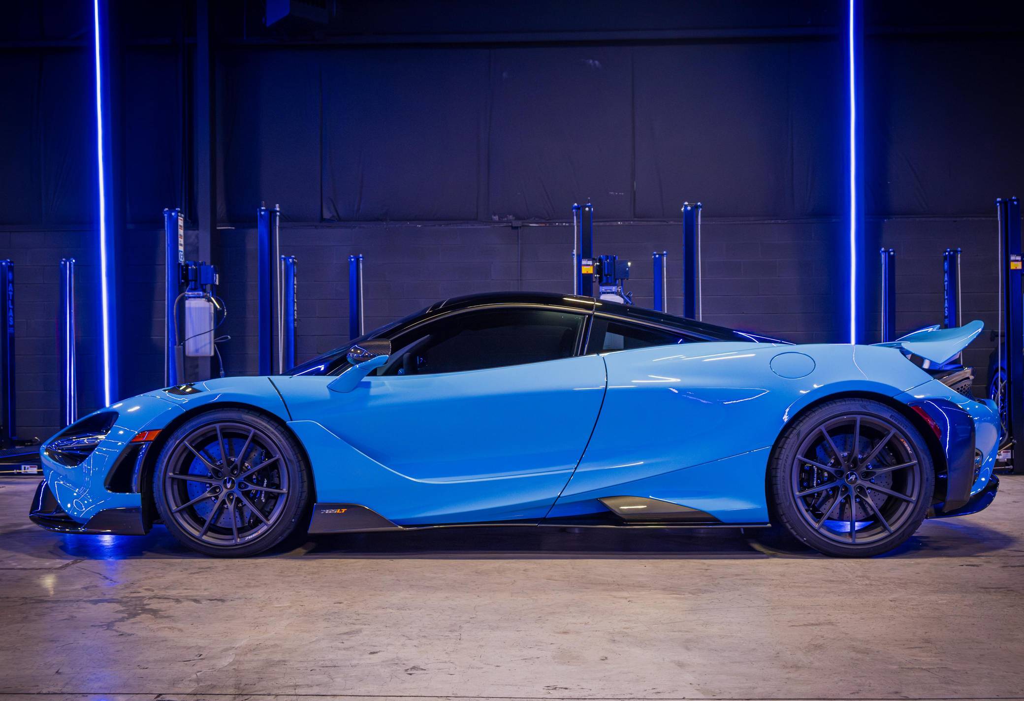 2021 McLaren 765LT Coupe photo 14