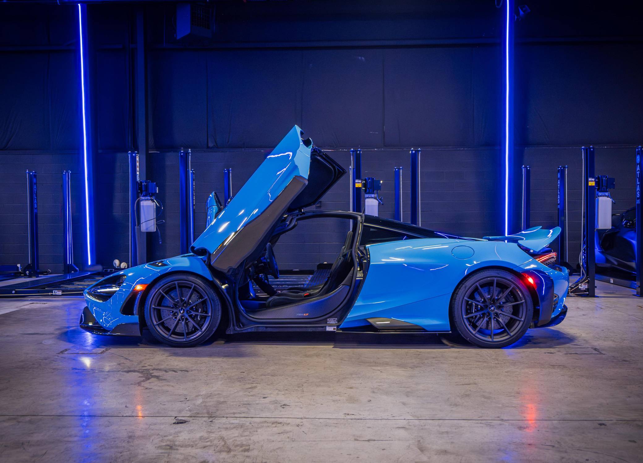 2021 McLaren 765LT Coupe photo 24