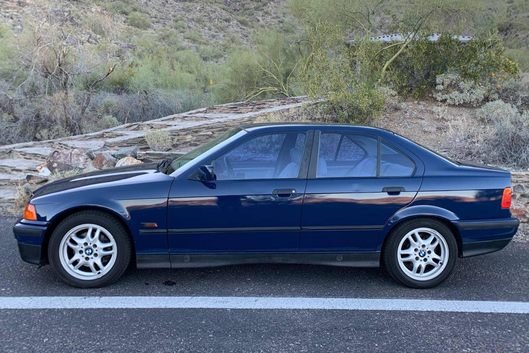 1995 BMW 325i Sedan