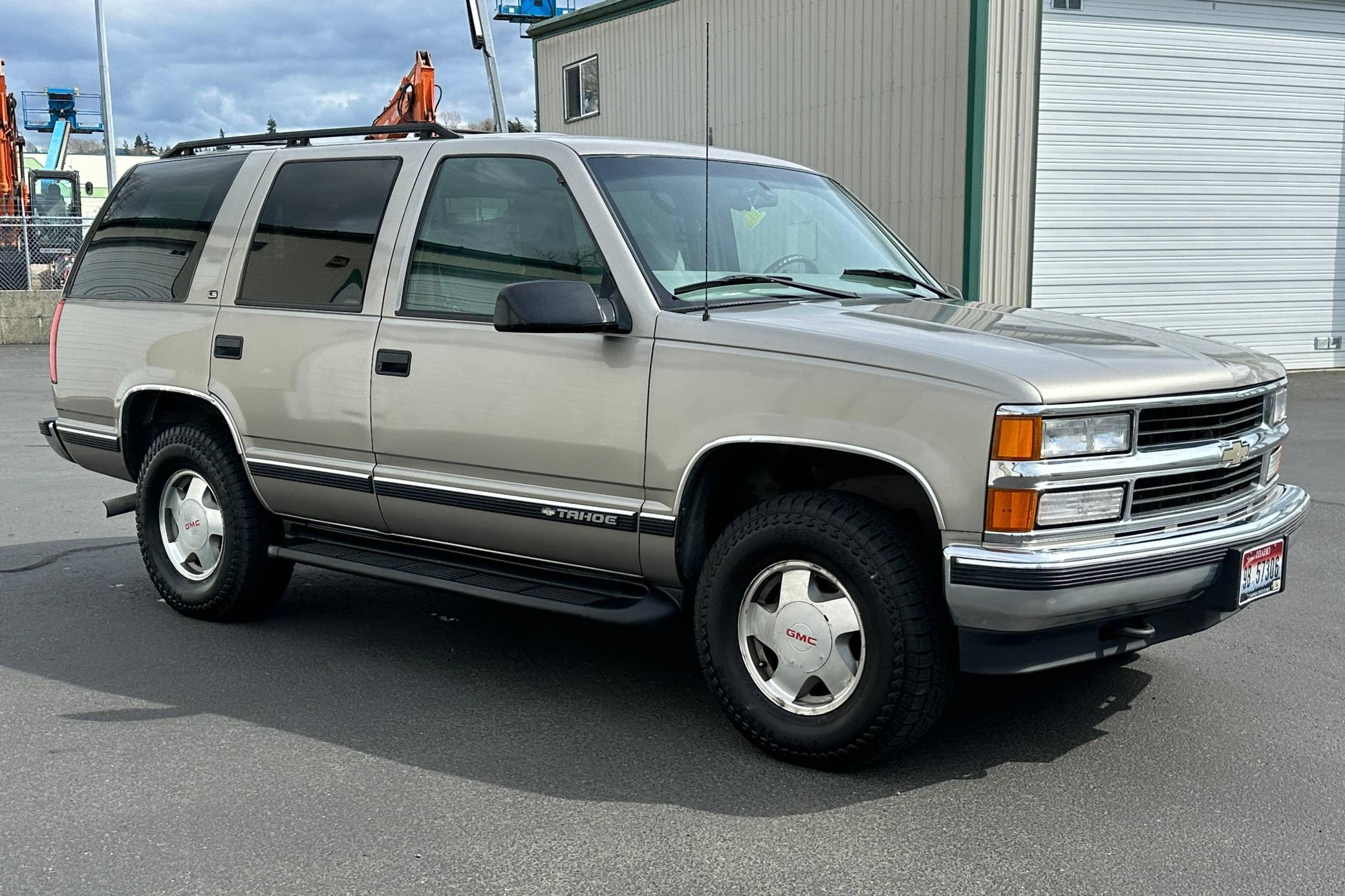 1999 Chevrolet Tahoe LS 4×4 VIN: 1GNEK13RXXJ536238 for Sale