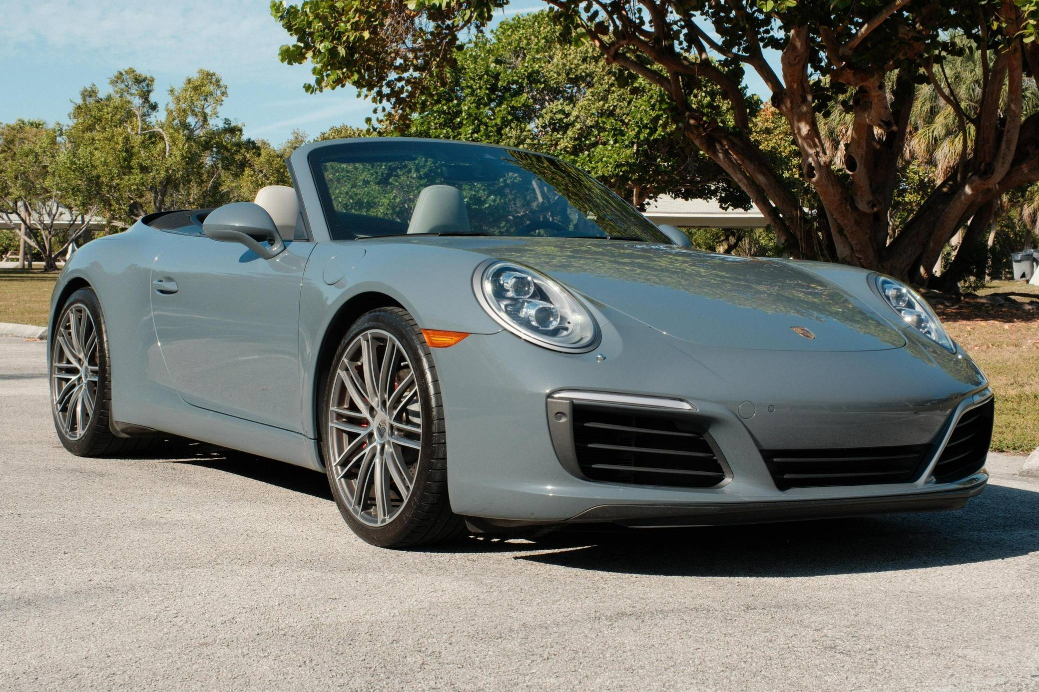 Standard Hood Fender & Mirrors | Porsche 911 Carrera Cabriolet 2017 Standard Hood Fender & Mirrors | Porsche 911 Carrera Cabriolet 2017