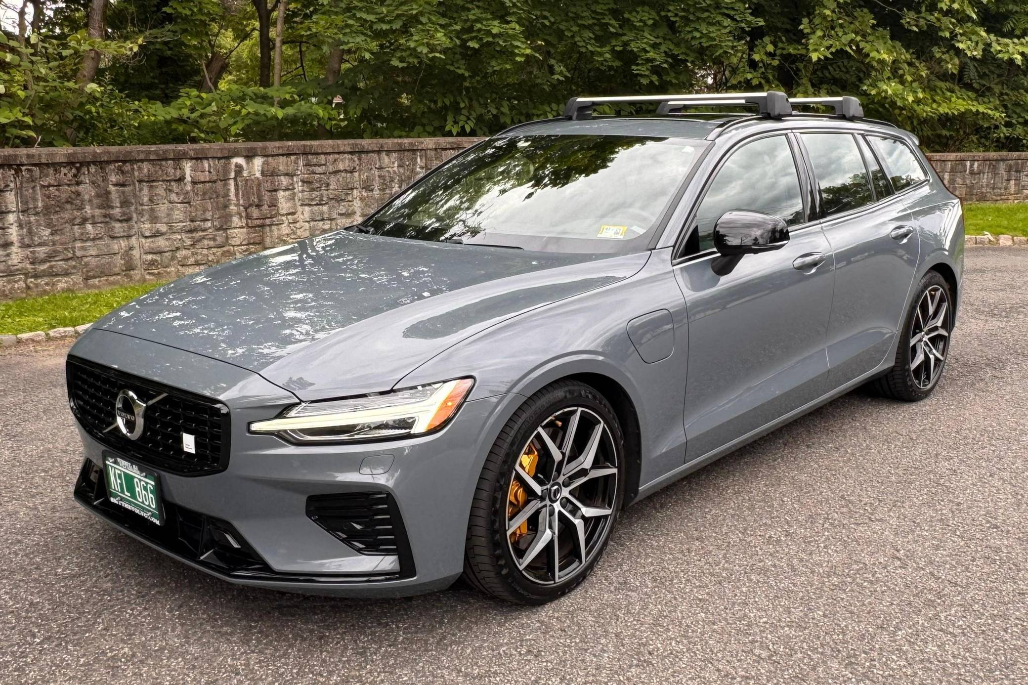 ボルボ グリル v60 Polestar Engnieered ボルボ「V60 Recharge Polestar Engineered」、残りわずかの