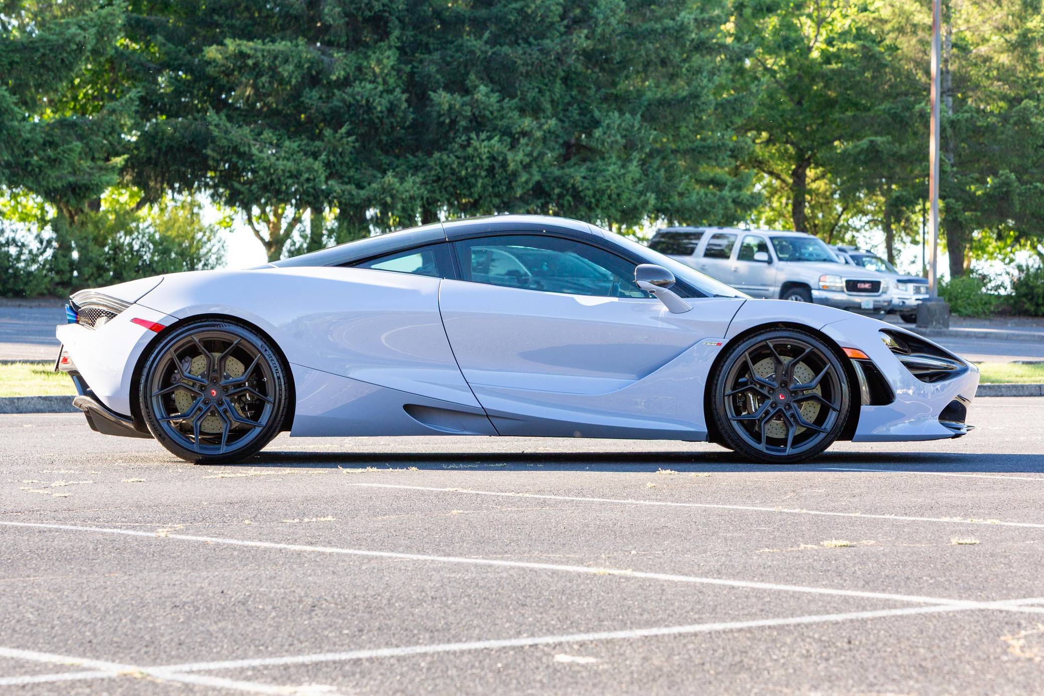 2018 McLaren 720S Coupe Luxury photo 3