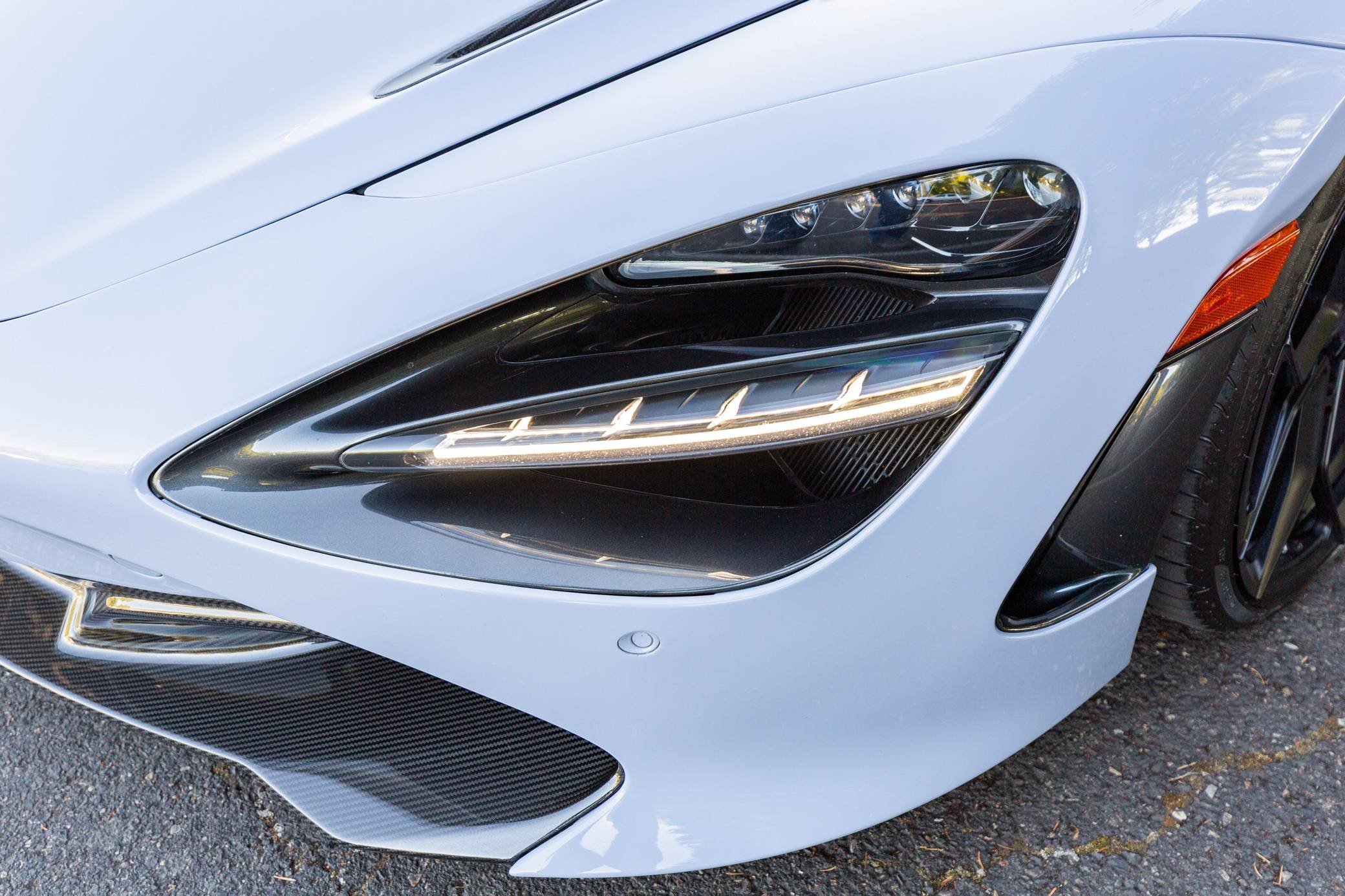 2018 McLaren 720S Coupe Luxury photo 19