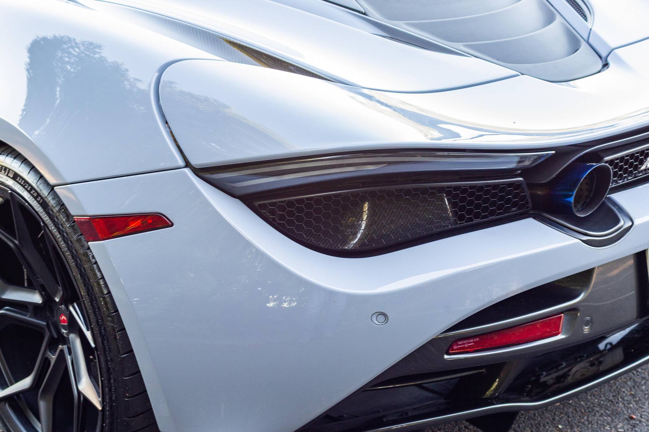 2018 McLaren 720S Coupe Luxury photo 21