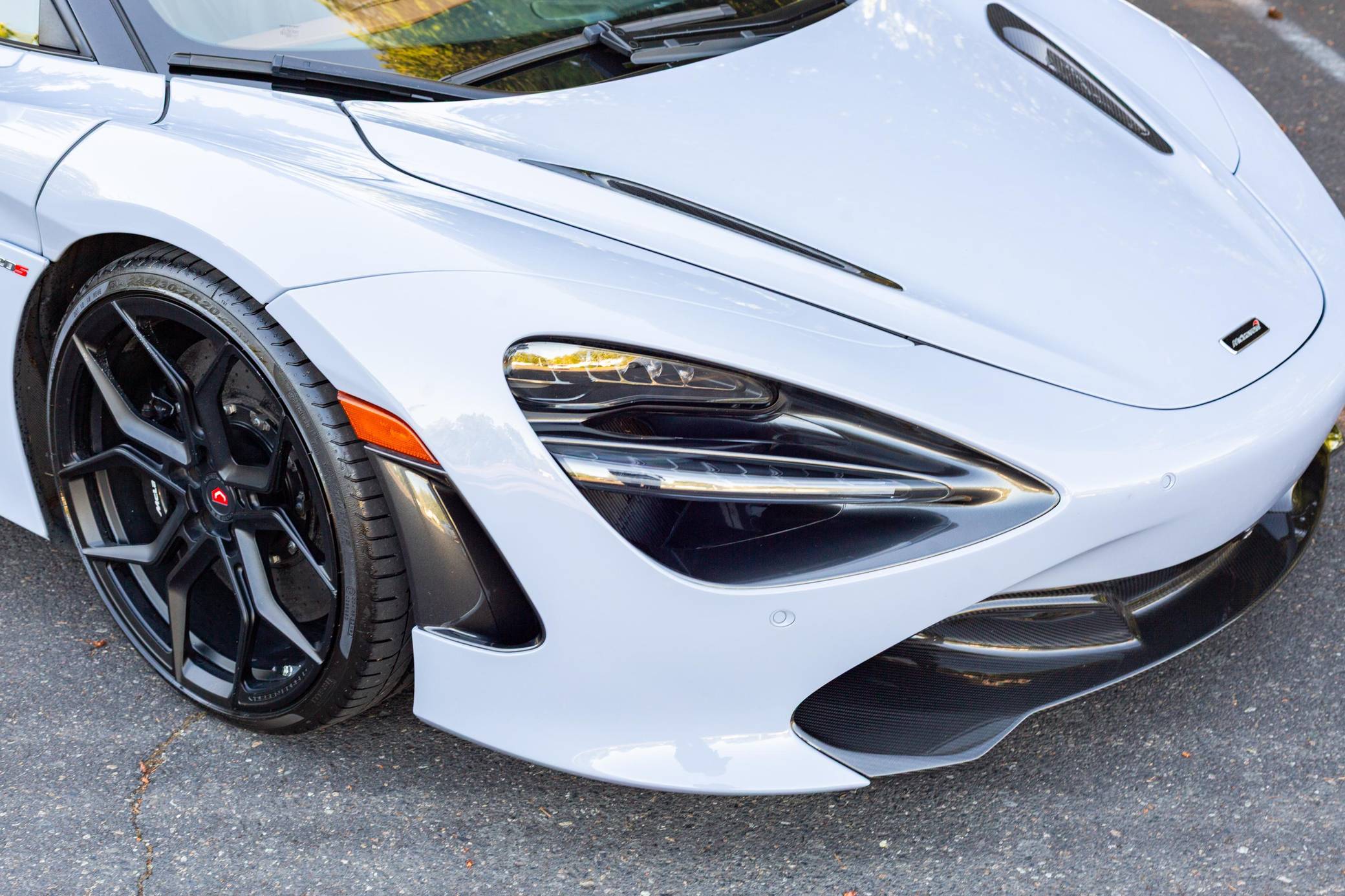 2018 McLaren 720S Coupe Luxury photo 34