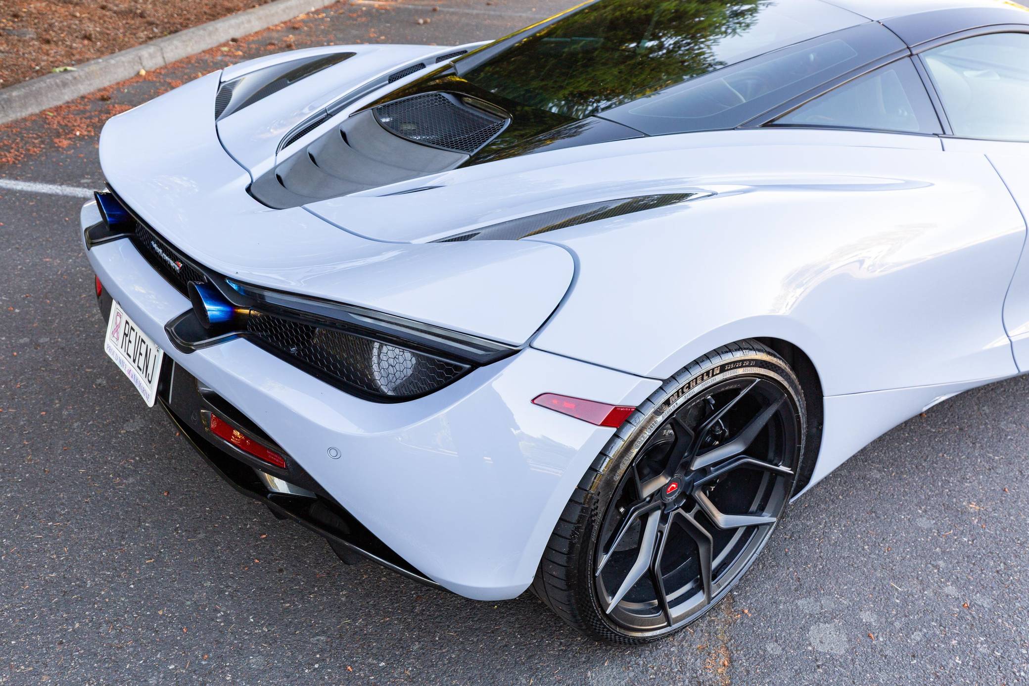 2018 McLaren 720S Coupe Luxury photo 31