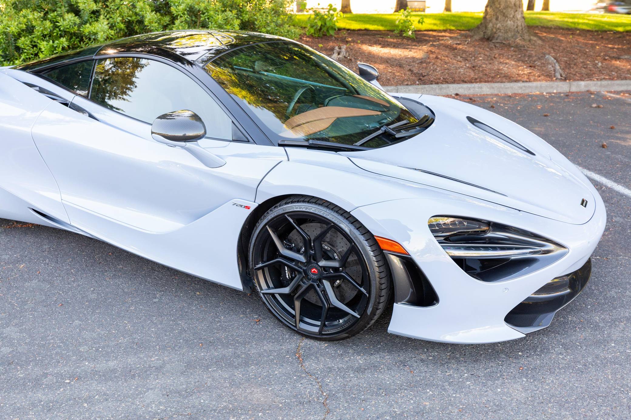 2018 McLaren 720S Coupe Luxury photo 33
