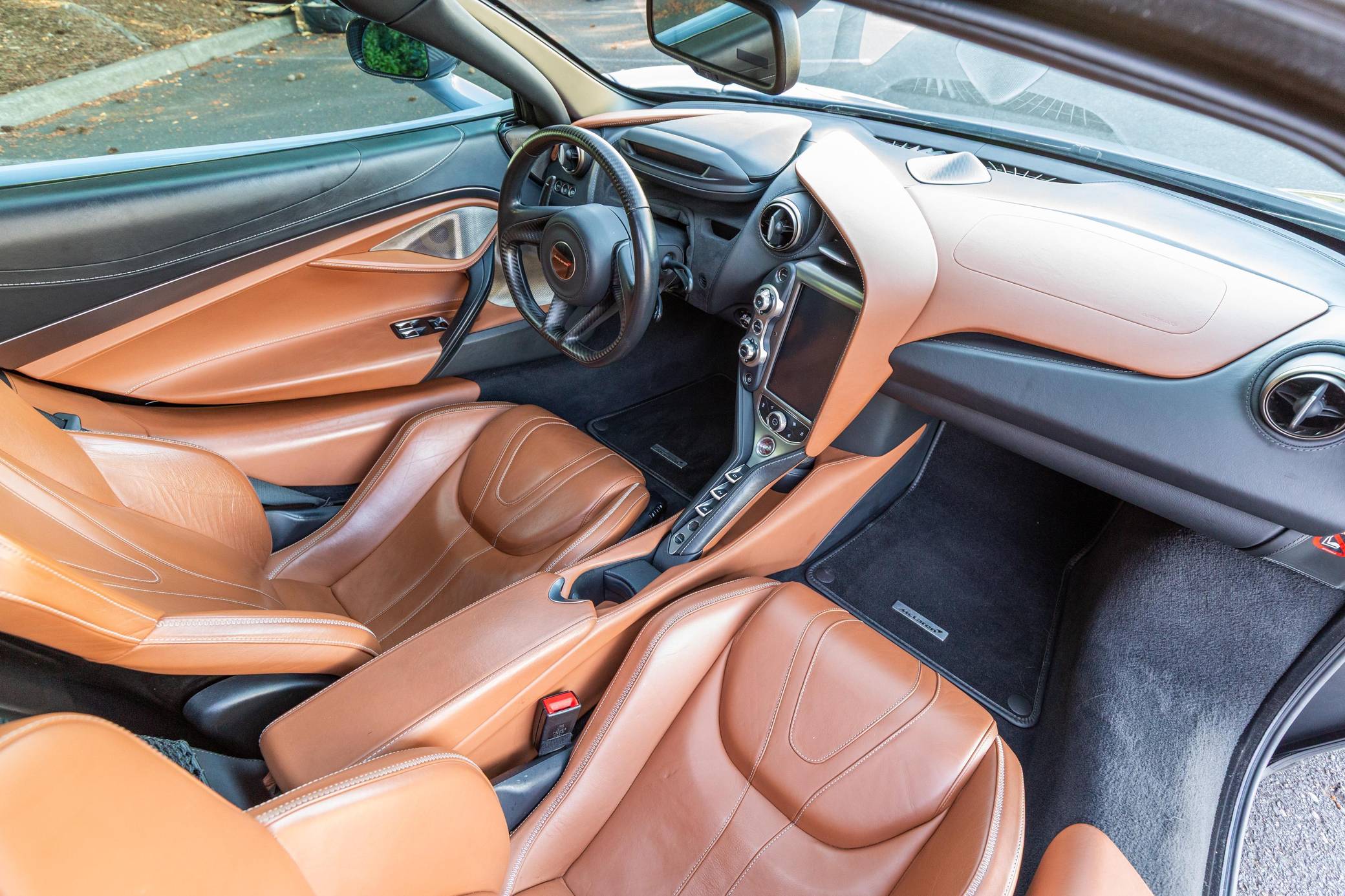 2018 McLaren 720S Coupe Luxury photo 8