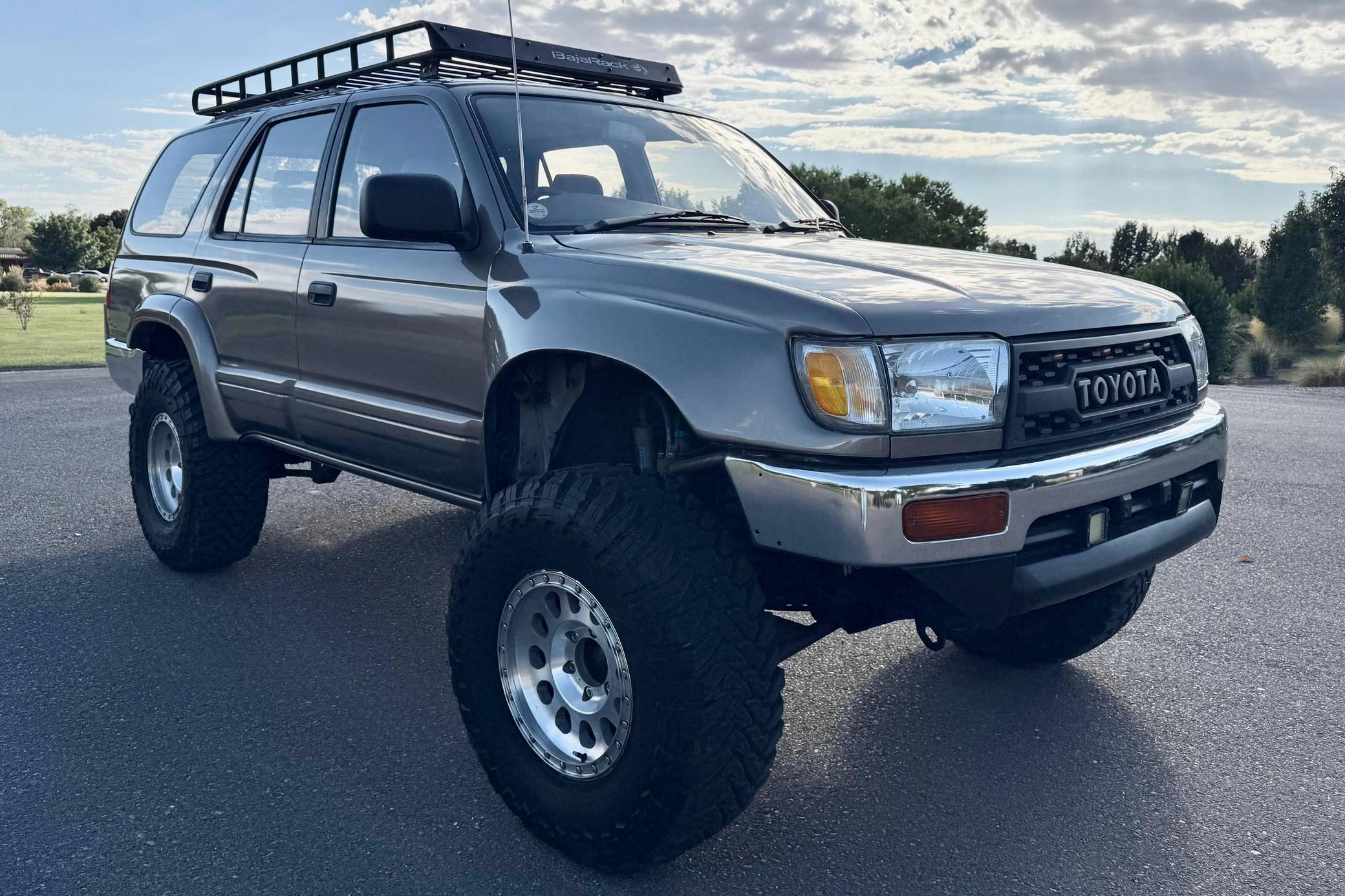 1996 Toyota Hilux Surf SSR-V Wide 4x4 VIN: VZN1850036022 for Sale