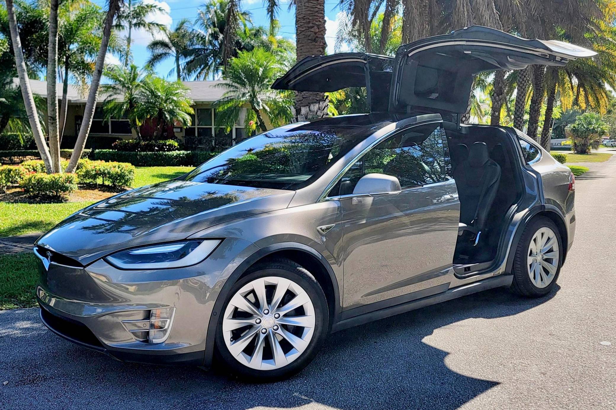 【状態未確認（出品優先）】 2015年 2016年 XY7〜XY11 エネルギー 2016 Tesla Model X 75D VIN: 5YJXCAE27GF008811 for Sale - Cars & Bids