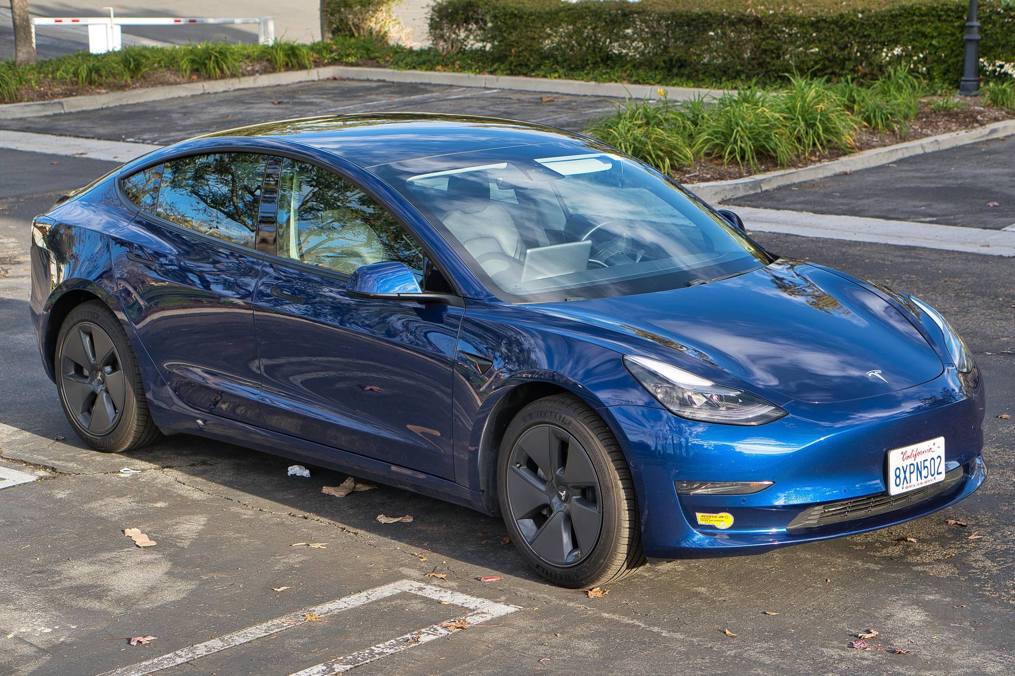 Tesla model 3 on sale deep blue metallic