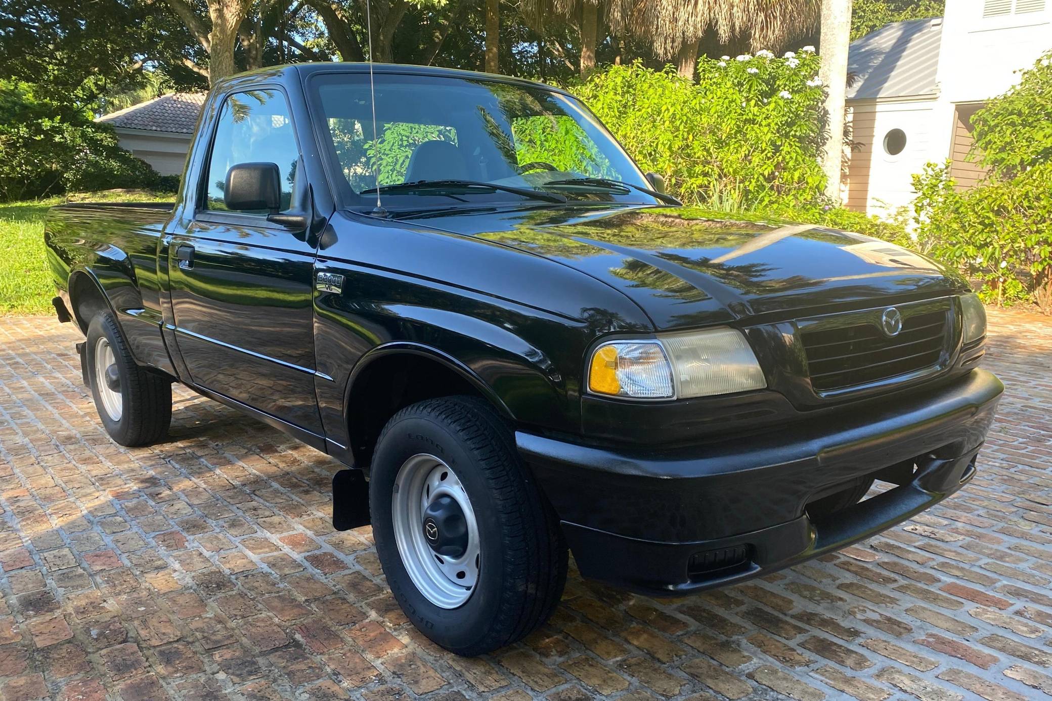 2000 Mazda B3000 SX