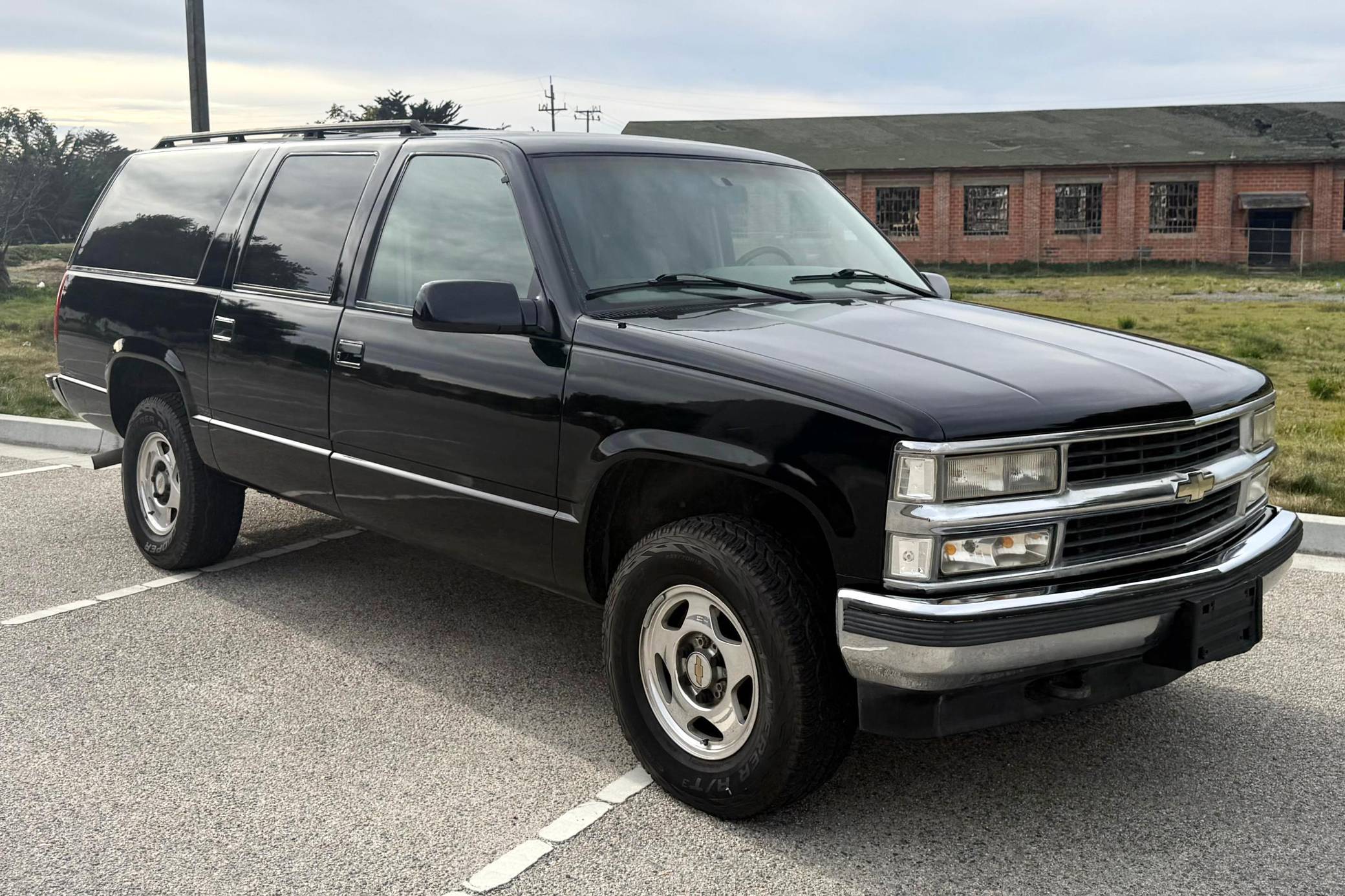 【2台セット】596model Chevrolet Suburban ブラック 596 Model 1:64 2020 Chevrolet Suburban Unmarked Black Limited Ed