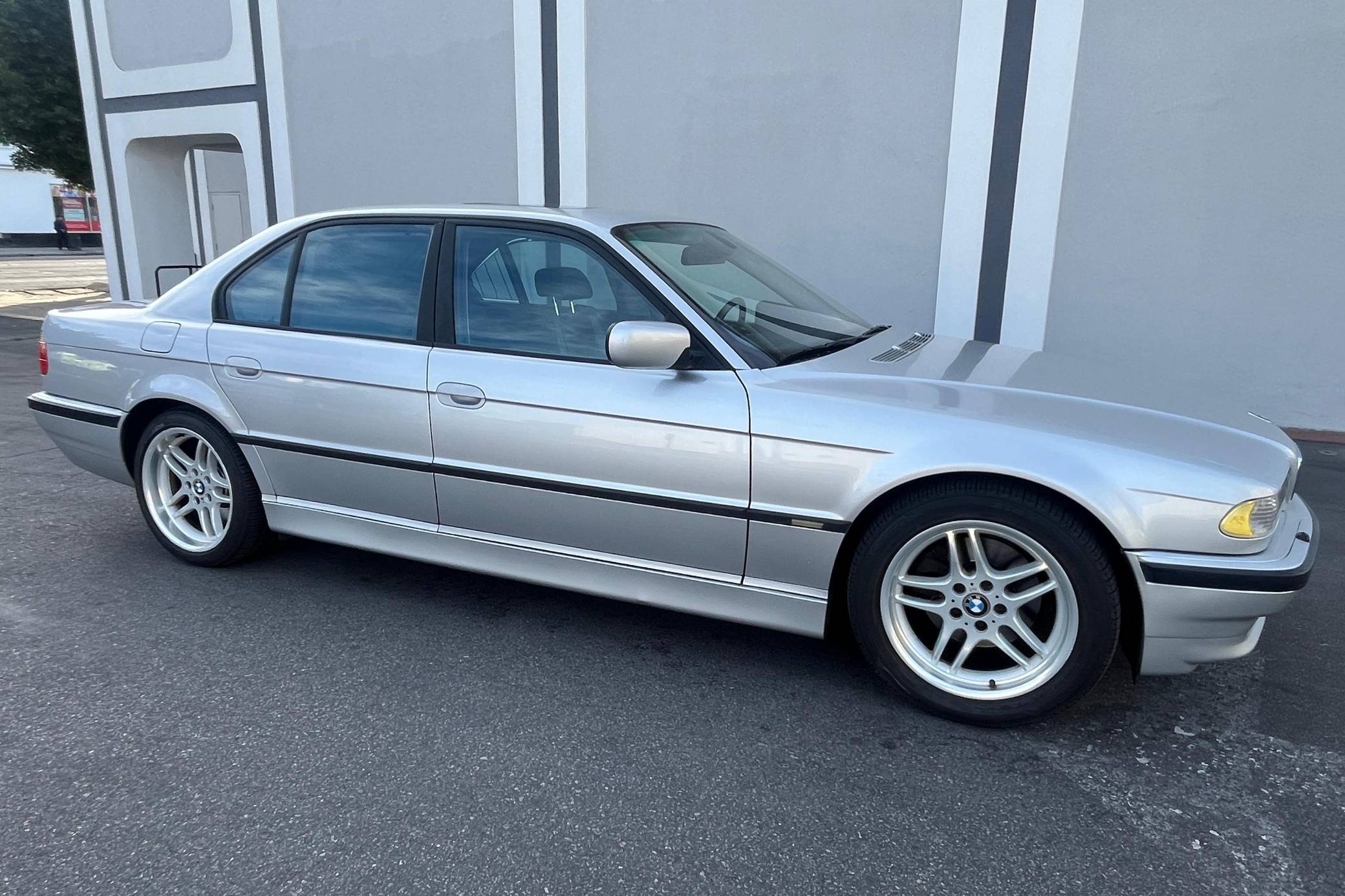 2001 BMW 740i